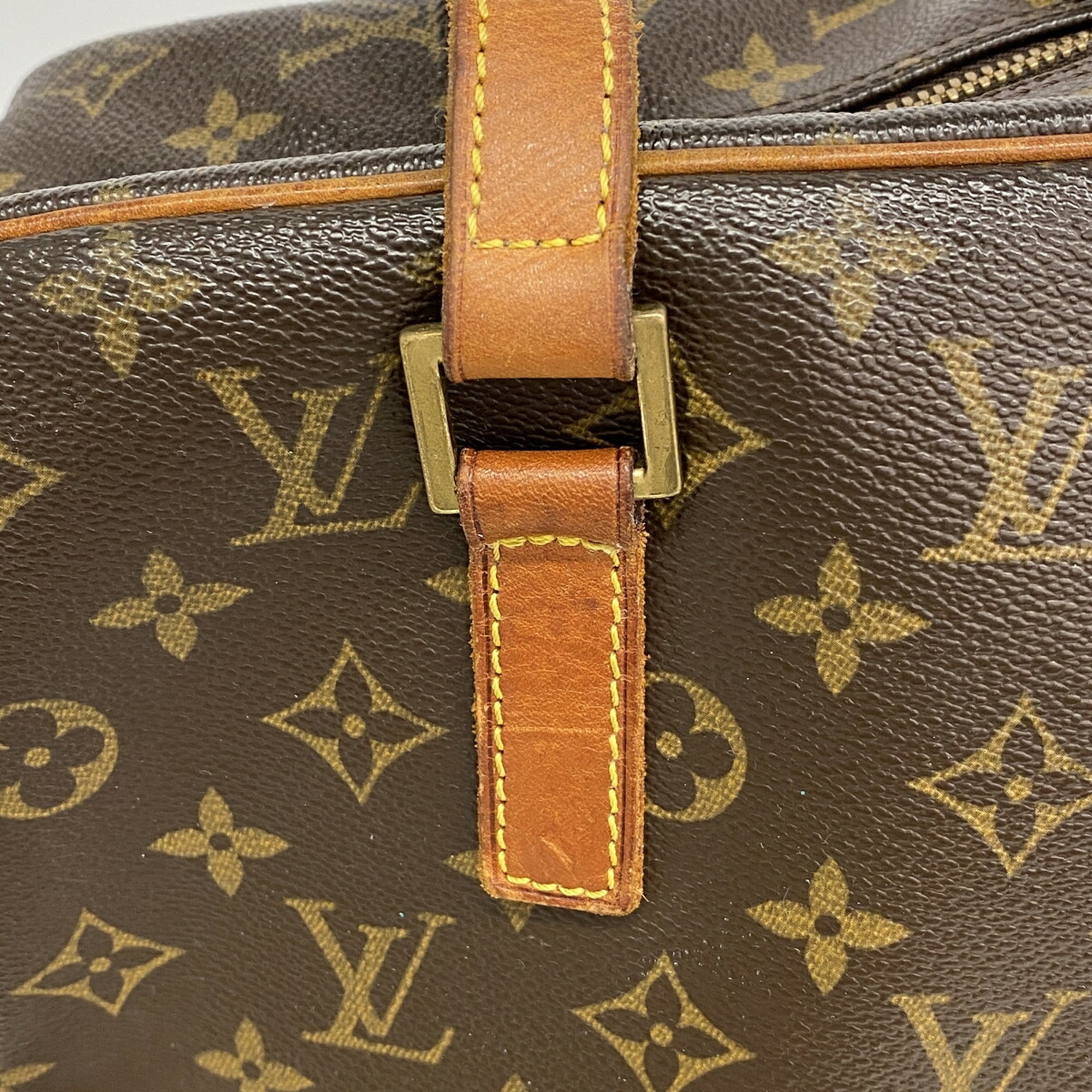 Louis Vuitton Brown Shoulder Bag (Pre-Owned)