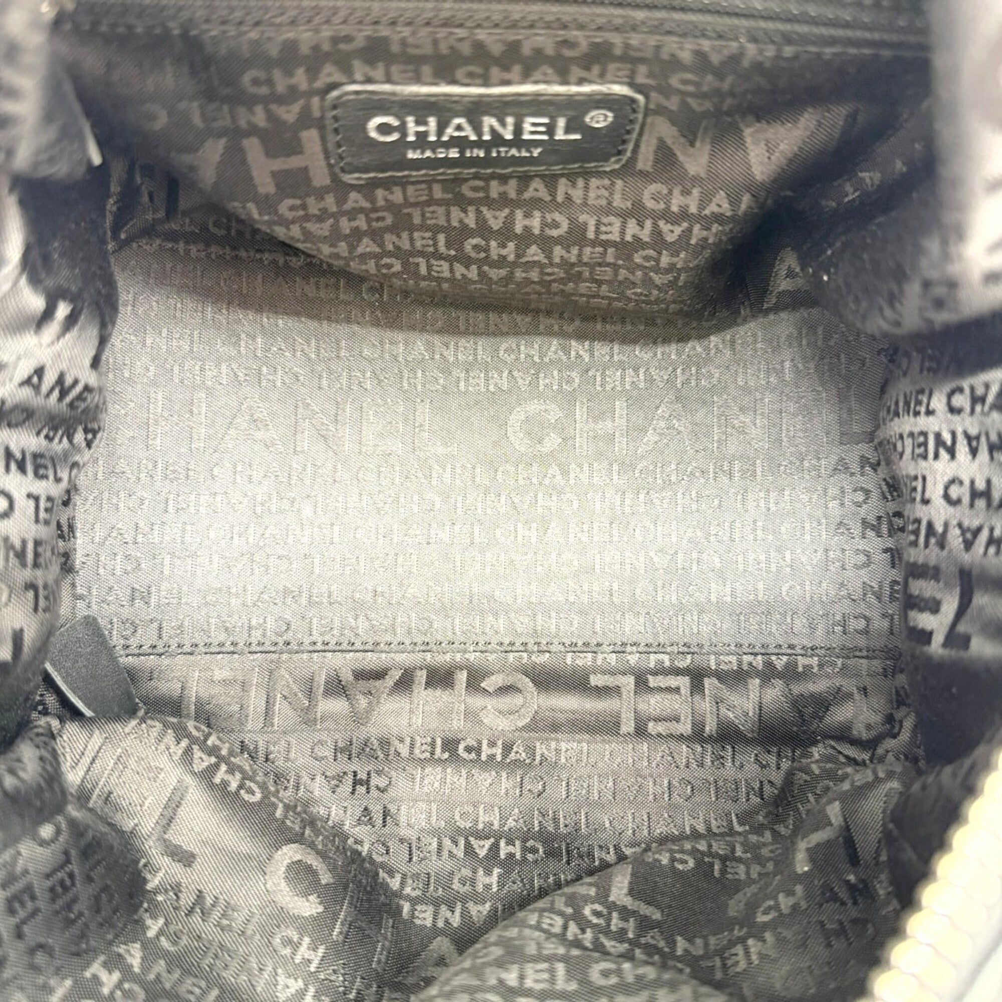 Chanel Black Leather Handbag (Pre-Owned)