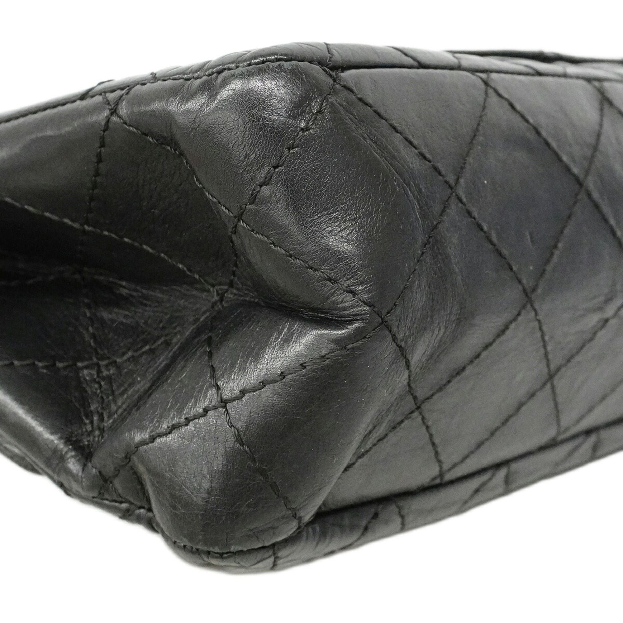Chanel Black Leather Shoulder Bag (Pre-Owned)