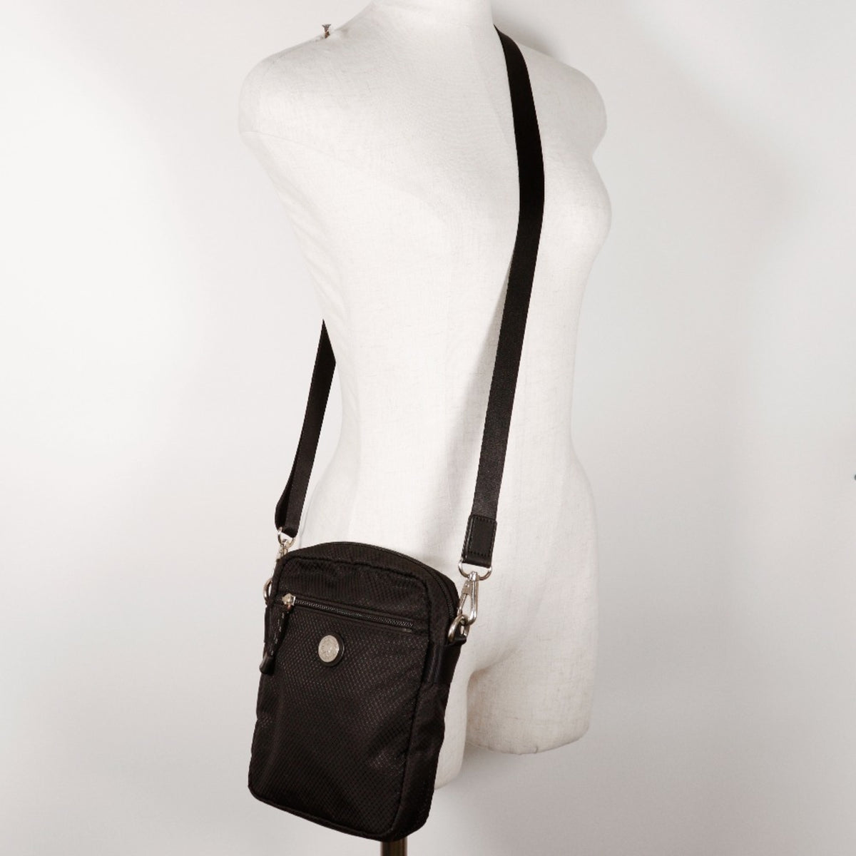 Hunting World Nylon Shoulder Bag (Pre-Owned)