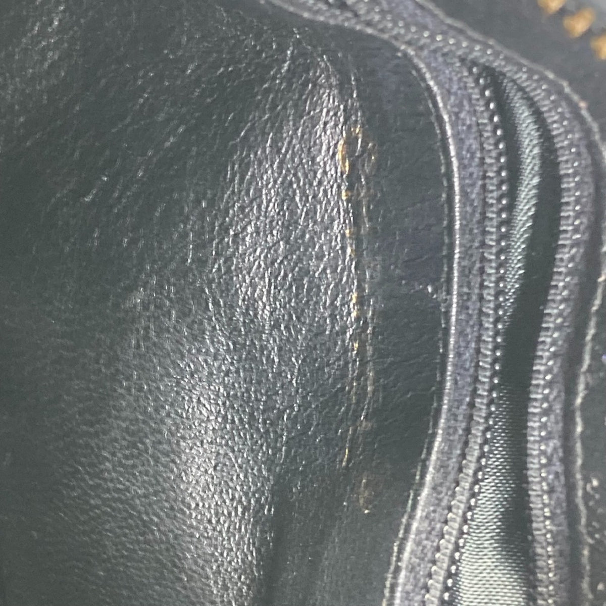 Chanel Black Leather Pochette Shoulder Bag (Pre-Owned)