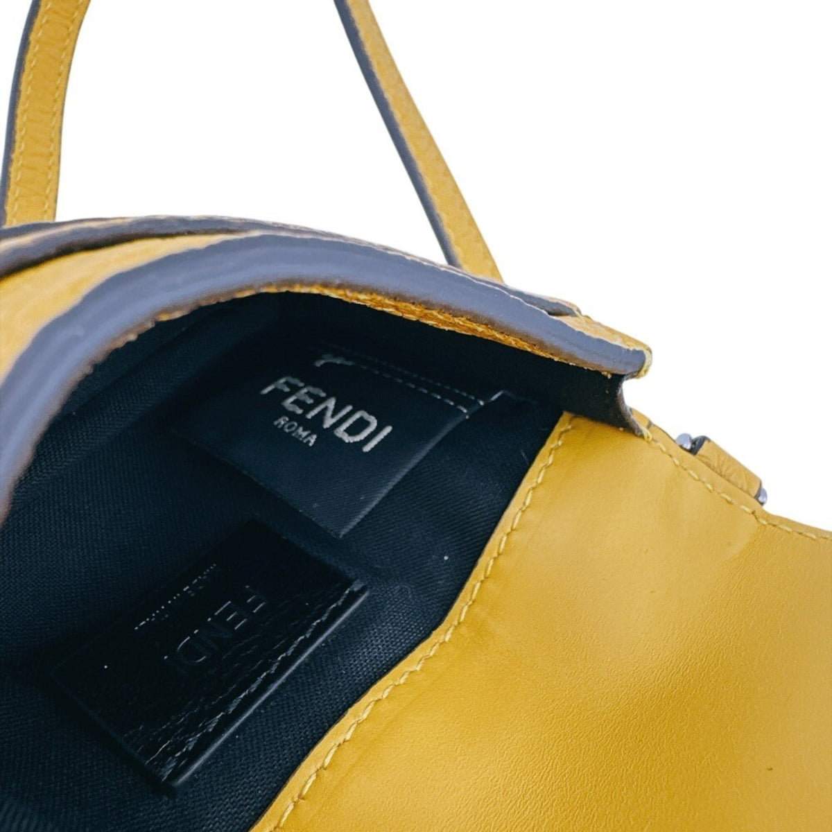 Fendi Baguette Yellow Leather Shoulder Bag (Pre-Owned)