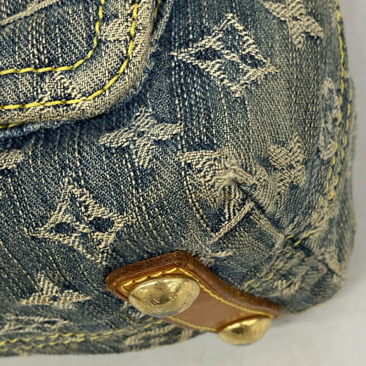 Louis Vuitton Blue Shoulder Bag (Pre-Owned)