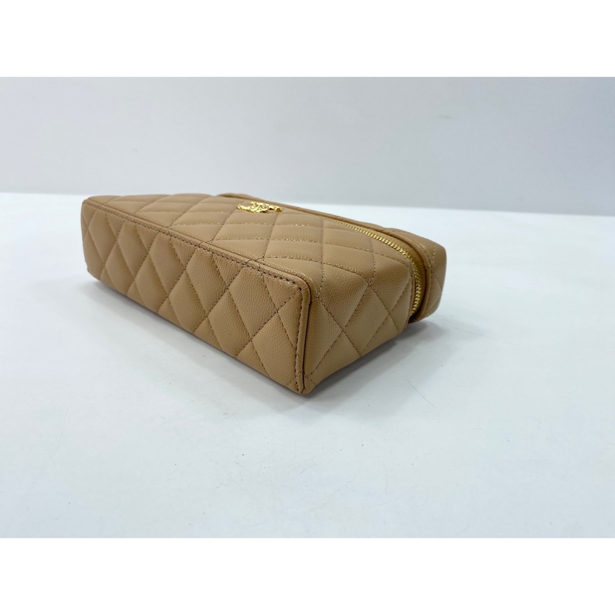 Chanel Beige Shoulder Bag (Pre-Owned)