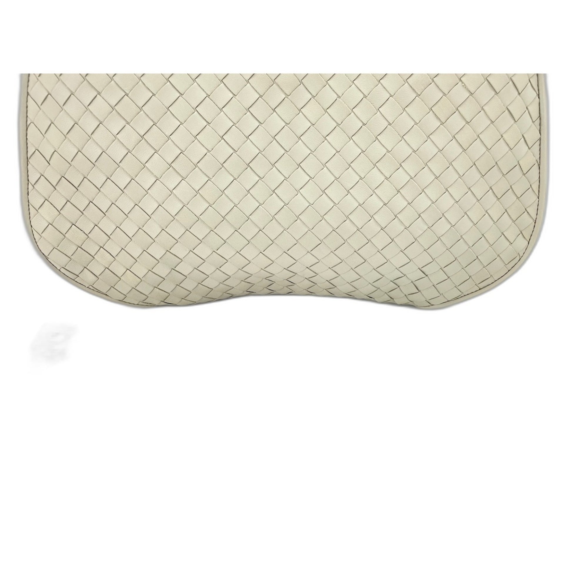 Bottega Veneta White Handbag (Pre-Owned)