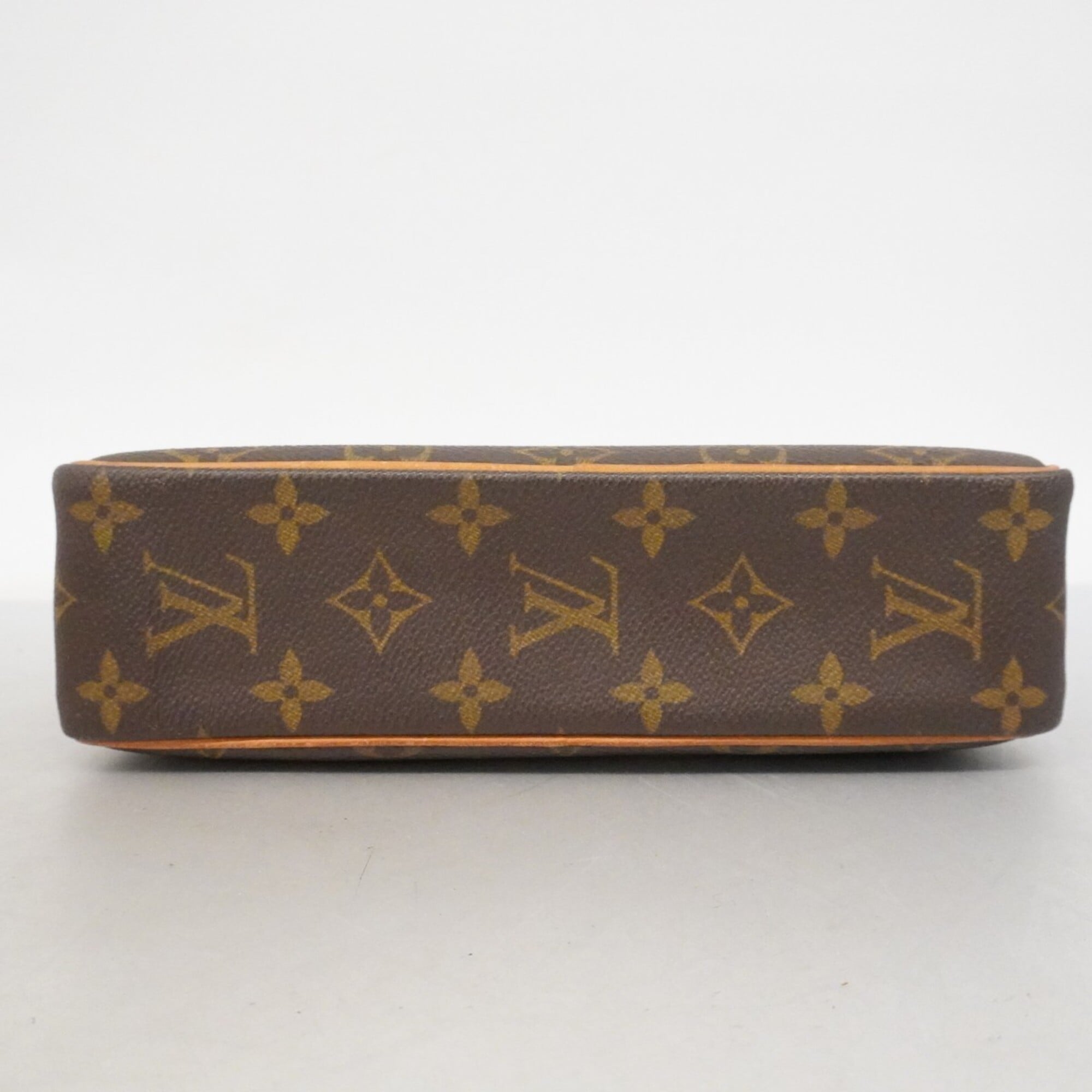 Louis Vuitton Brown Clutch Bag (Pre-Owned)