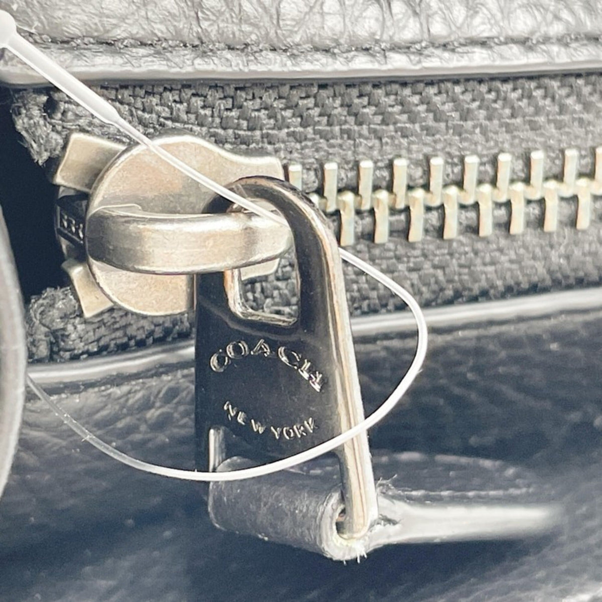 Coach Black White Leather Tote Bag (Pre-Owned)