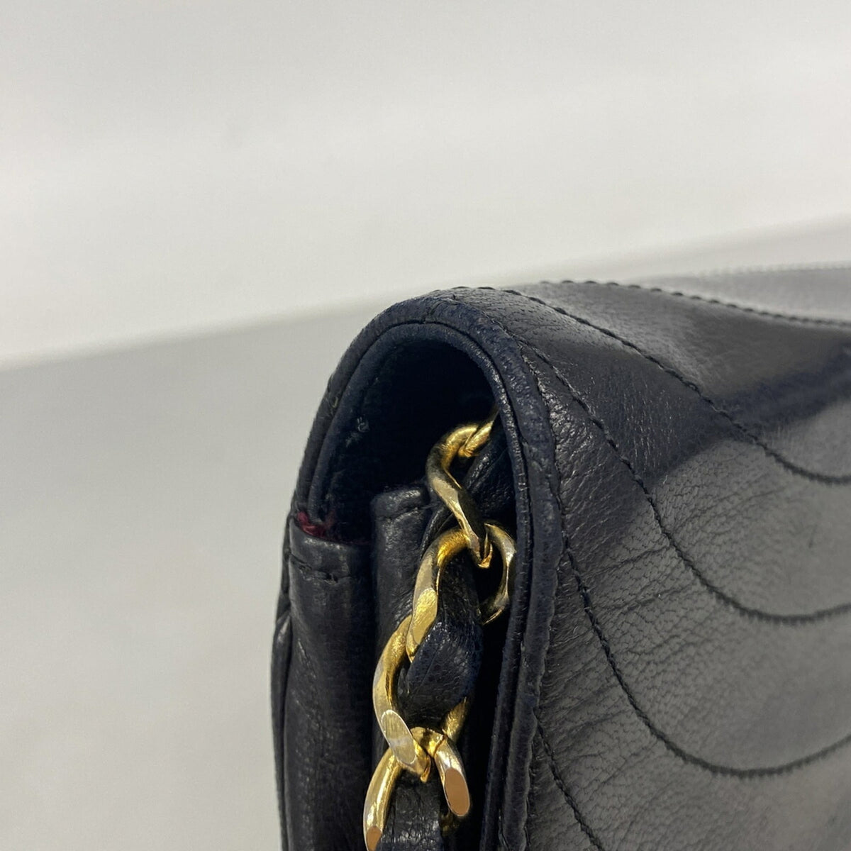 Chanel Black Leather Shoulder Bag (Pre-Owned)