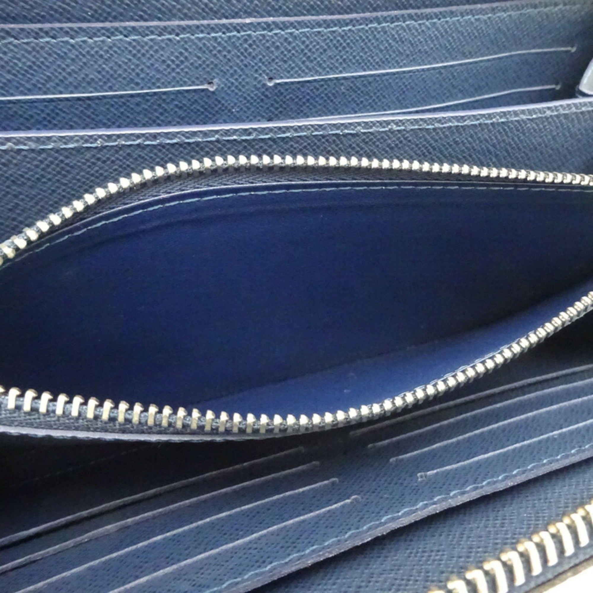 Louis Vuitton Taiga Blue Ocean Taiga Leather Pochette (Pre-Owned)