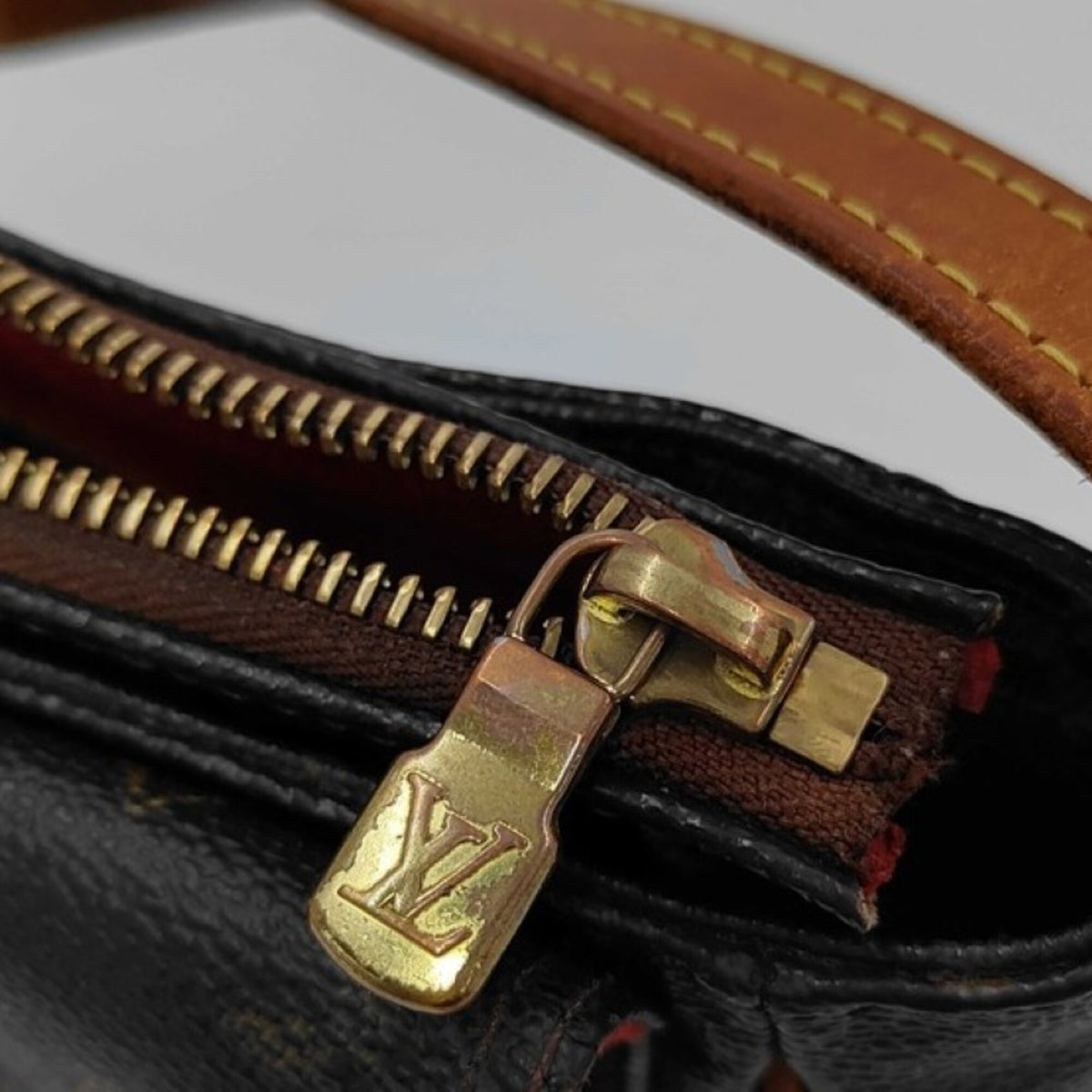 Louis Vuitton Brown Monogram Monogram Shoulder Bag (Pre-Owned)