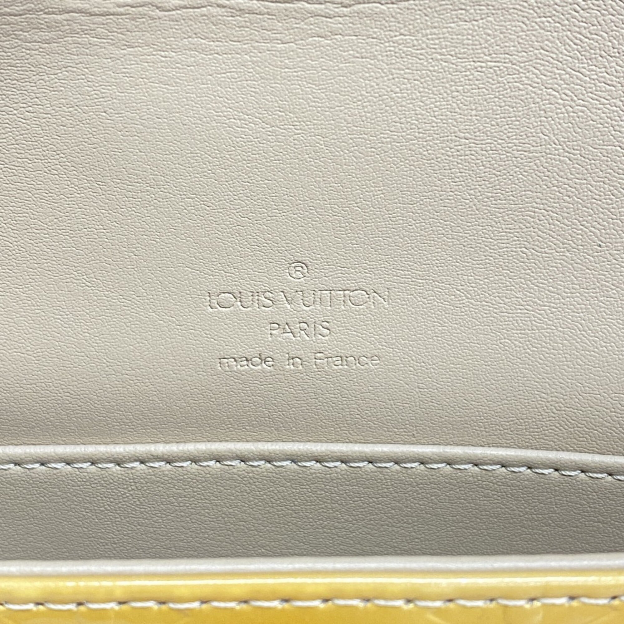 Louis Vuitton Beige Shoulder Bag (Pre-Owned)