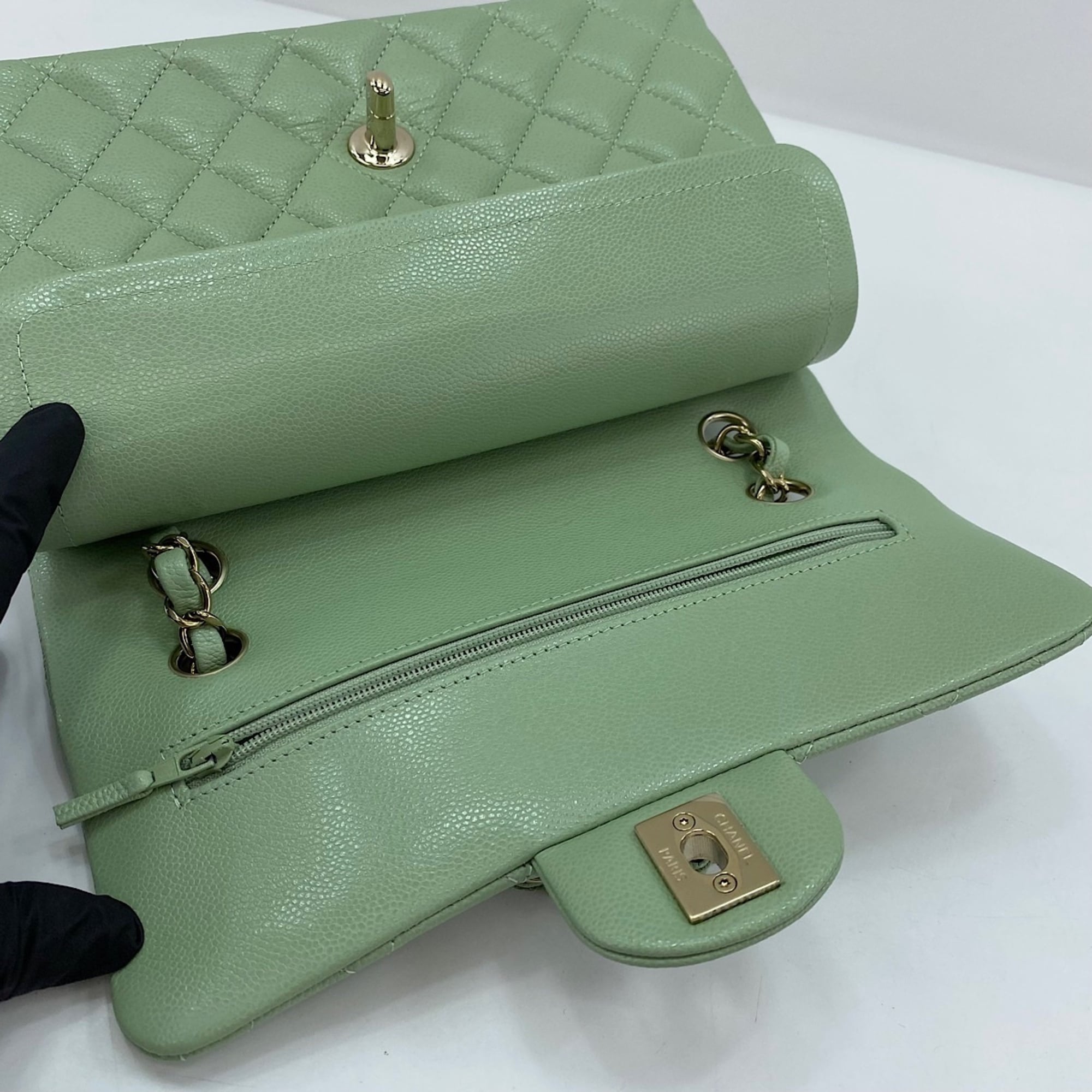 Chanel Matelasse Green Shoulder Bag (Pre-Owned)