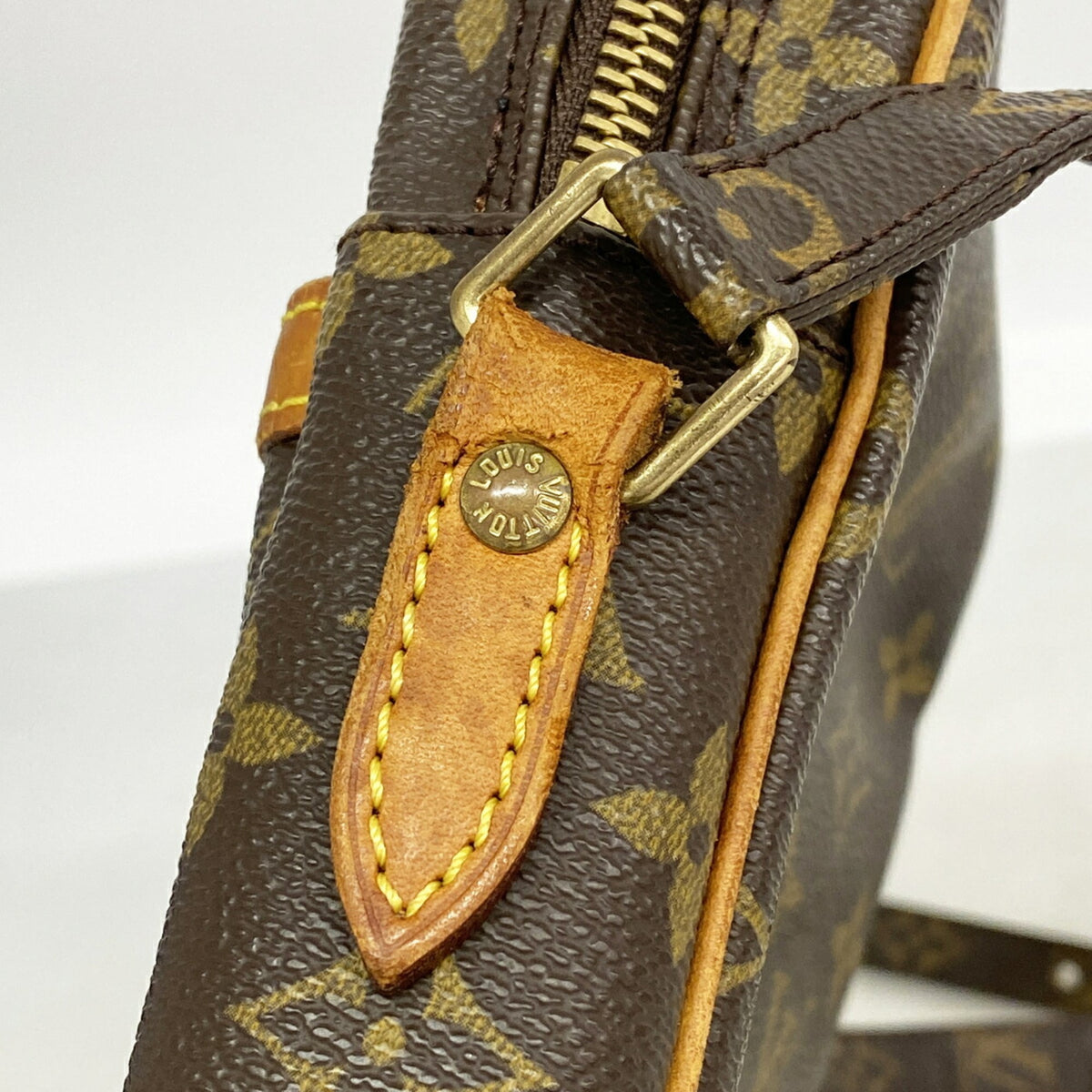 Louis Vuitton Brown Shoulder Bag (Pre-Owned)