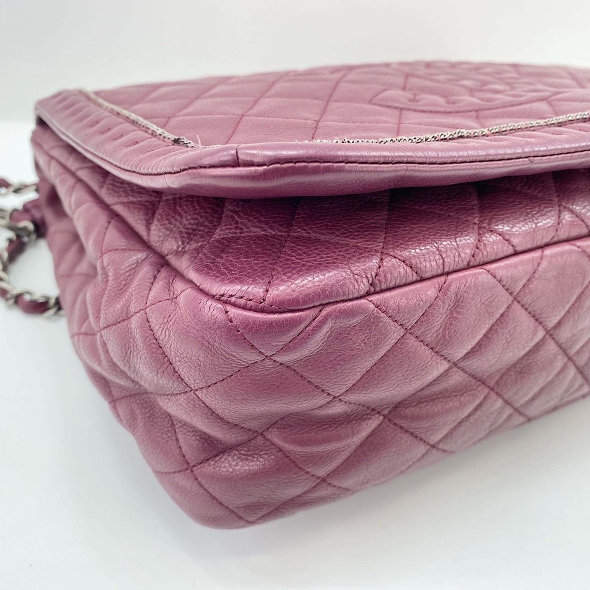 Chanel Matelasse Wine Handbag (Pre-Owned)