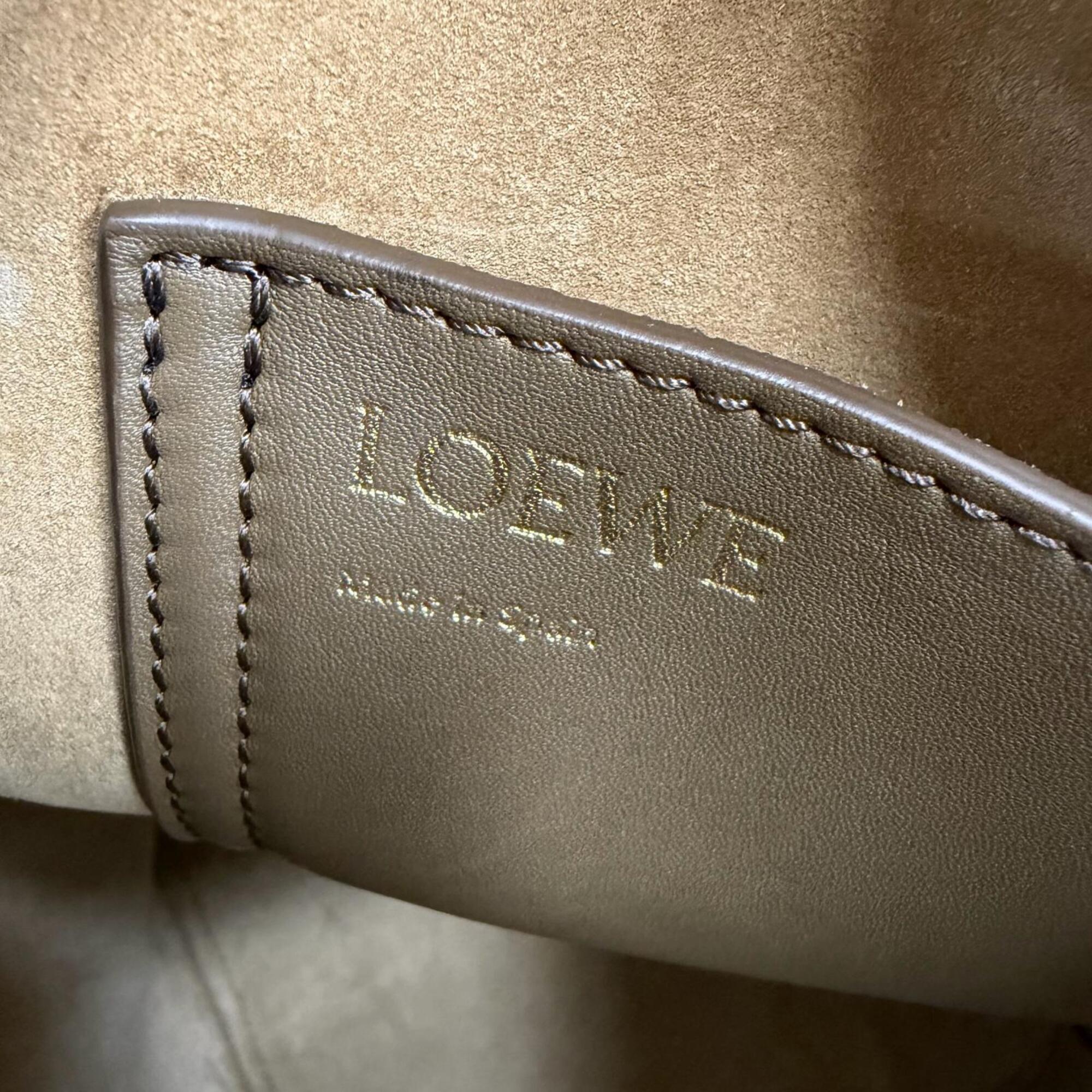 Loewe Khaki Leather Shoulder Bag (Pre-Owned)