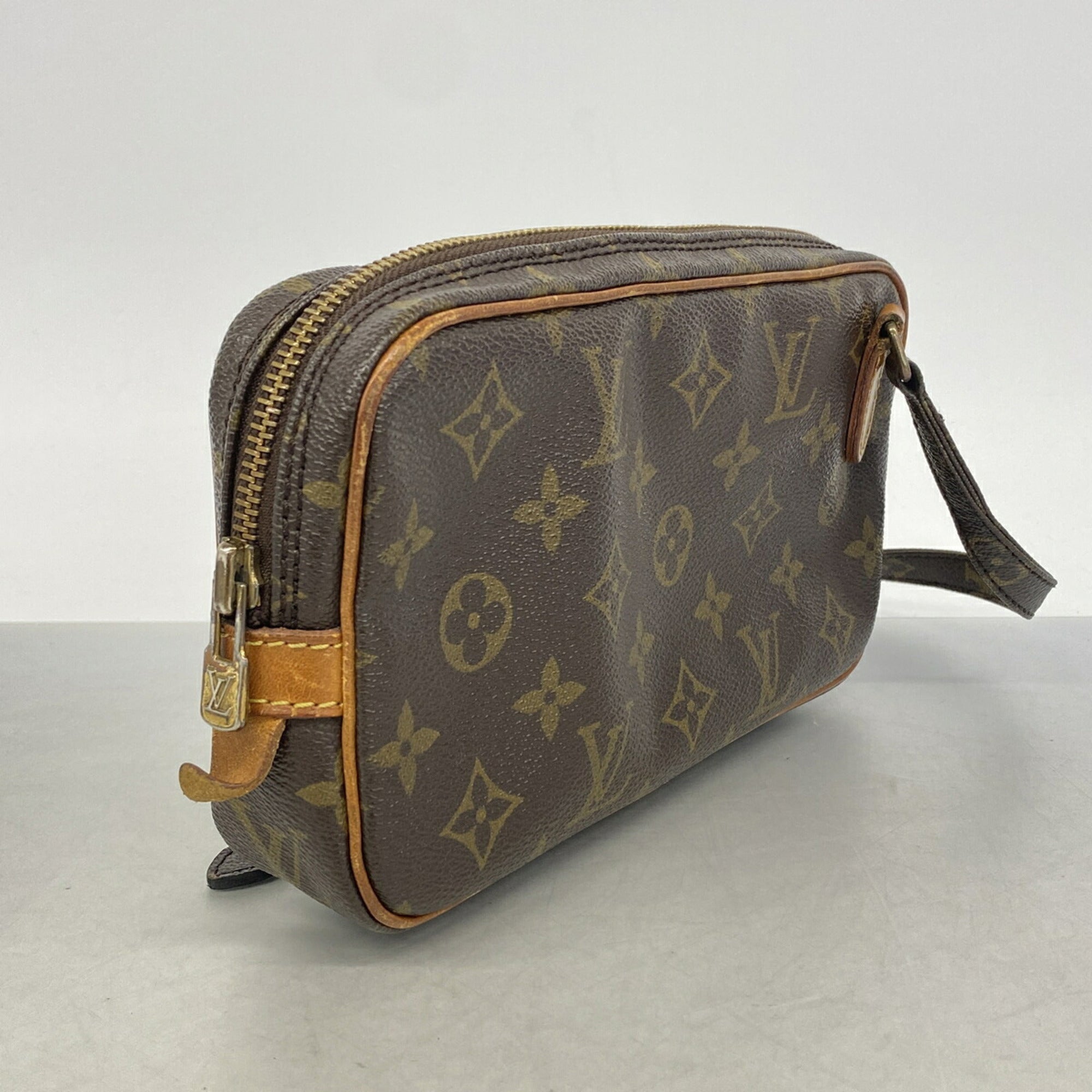 Louis Vuitton Brown Shoulder Bag (Pre-Owned)