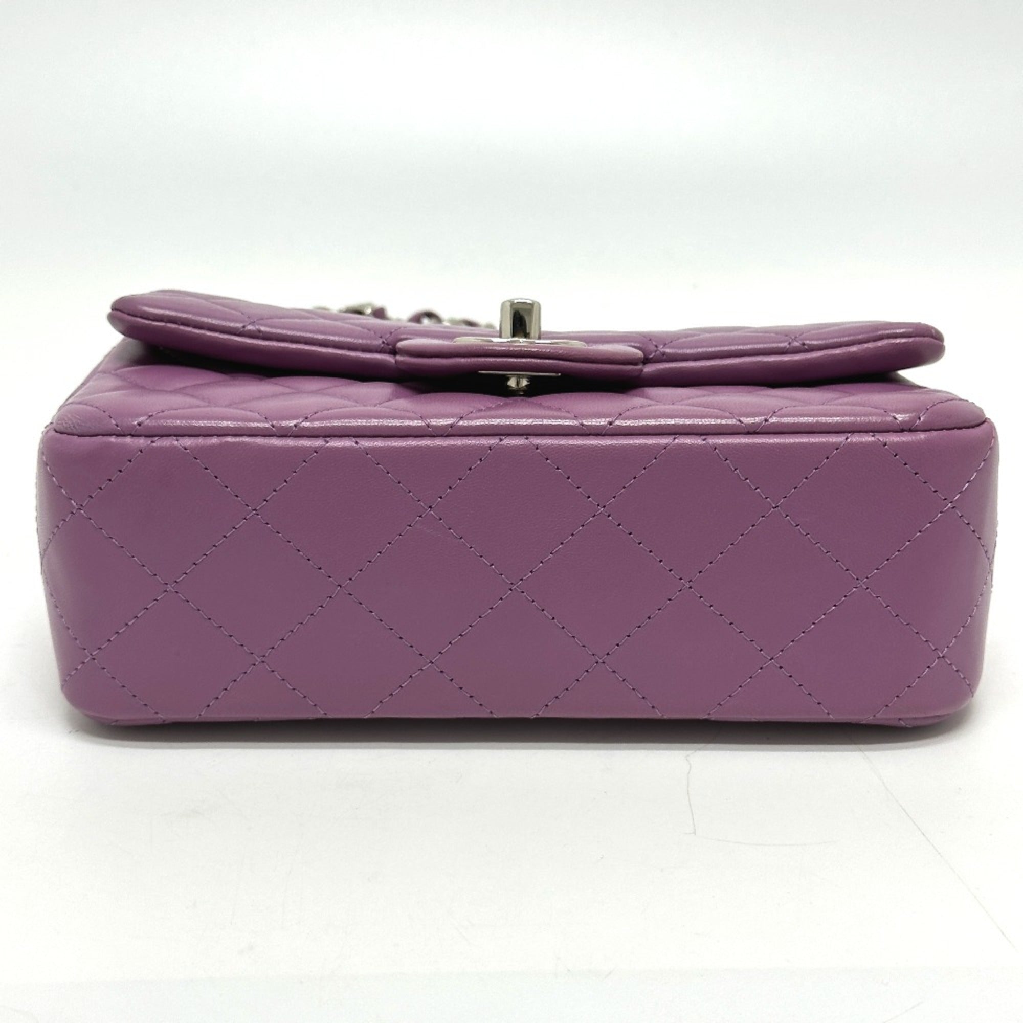 Chanel Purple Leather Shoulder Bag (Pre-Owned)