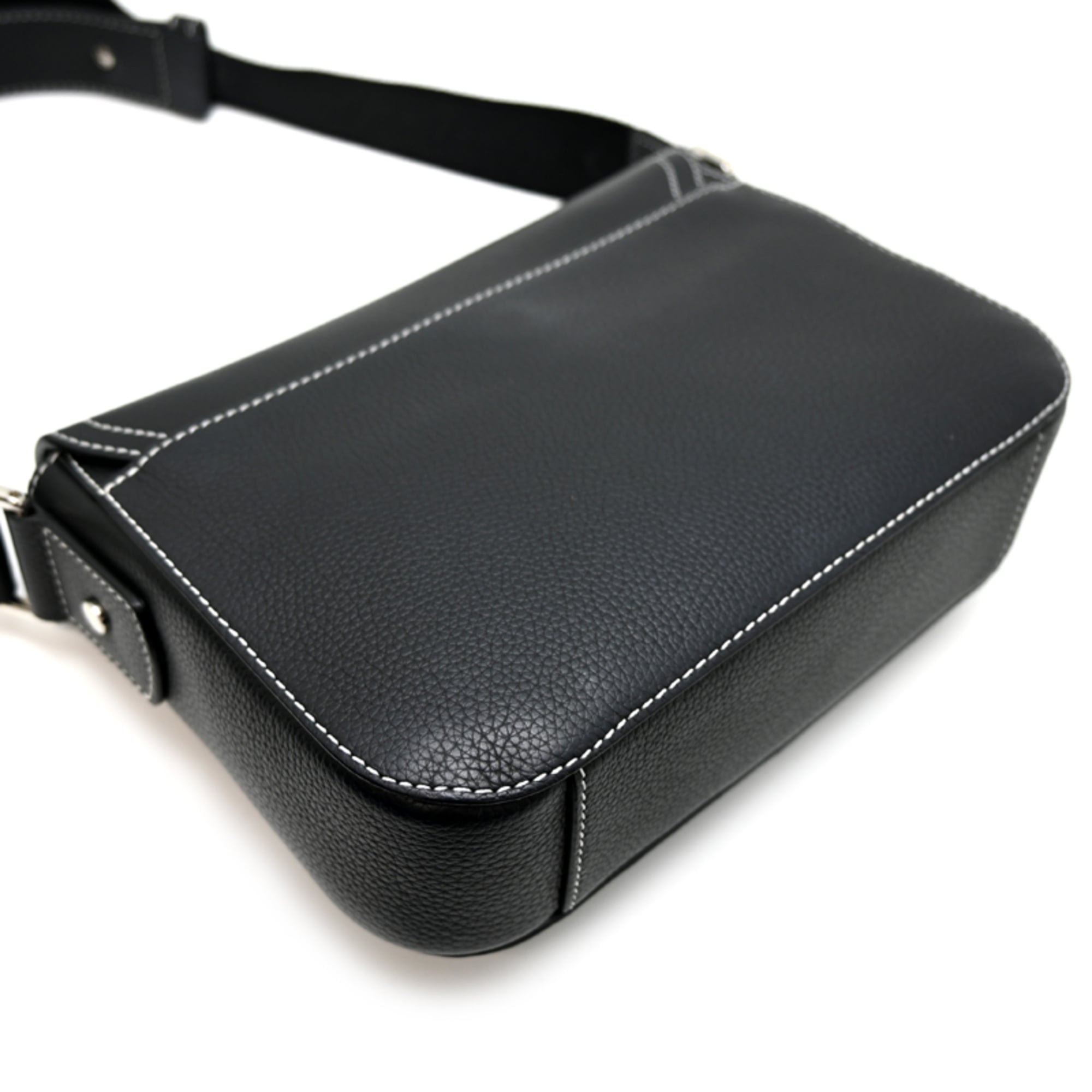 Christian Dior Black Leather Shoulder Bag (Pre-Owned)