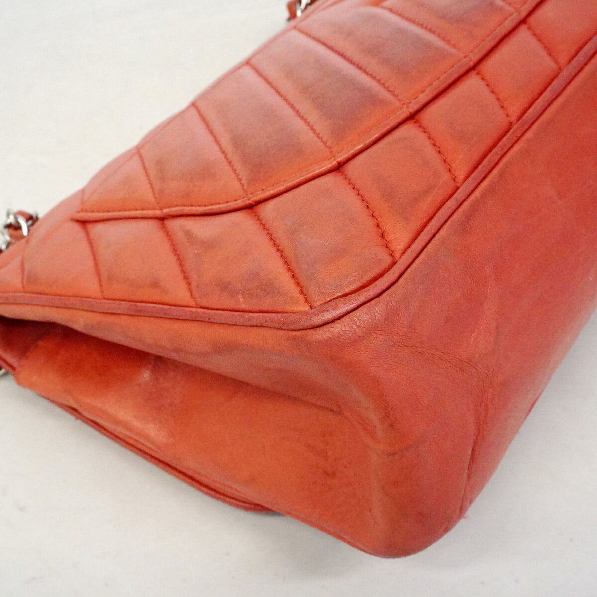 Chanel Red Color Leather Shoulder Bag (Pre-Owned)