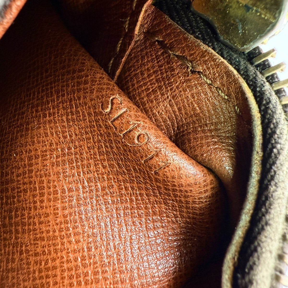 Louis Vuitton Brown Leather Clutch Bag (Pre-Owned)