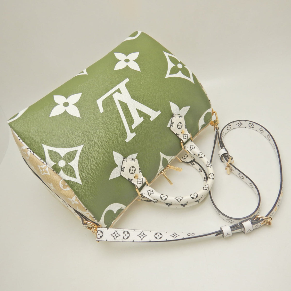 Louis Vuitton Beige Khaki White Coated Canvas Handbag (Pre-Owned)