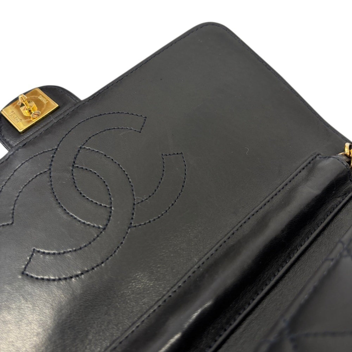 Chanel Black Shoulder Bag (Pre-Owned)