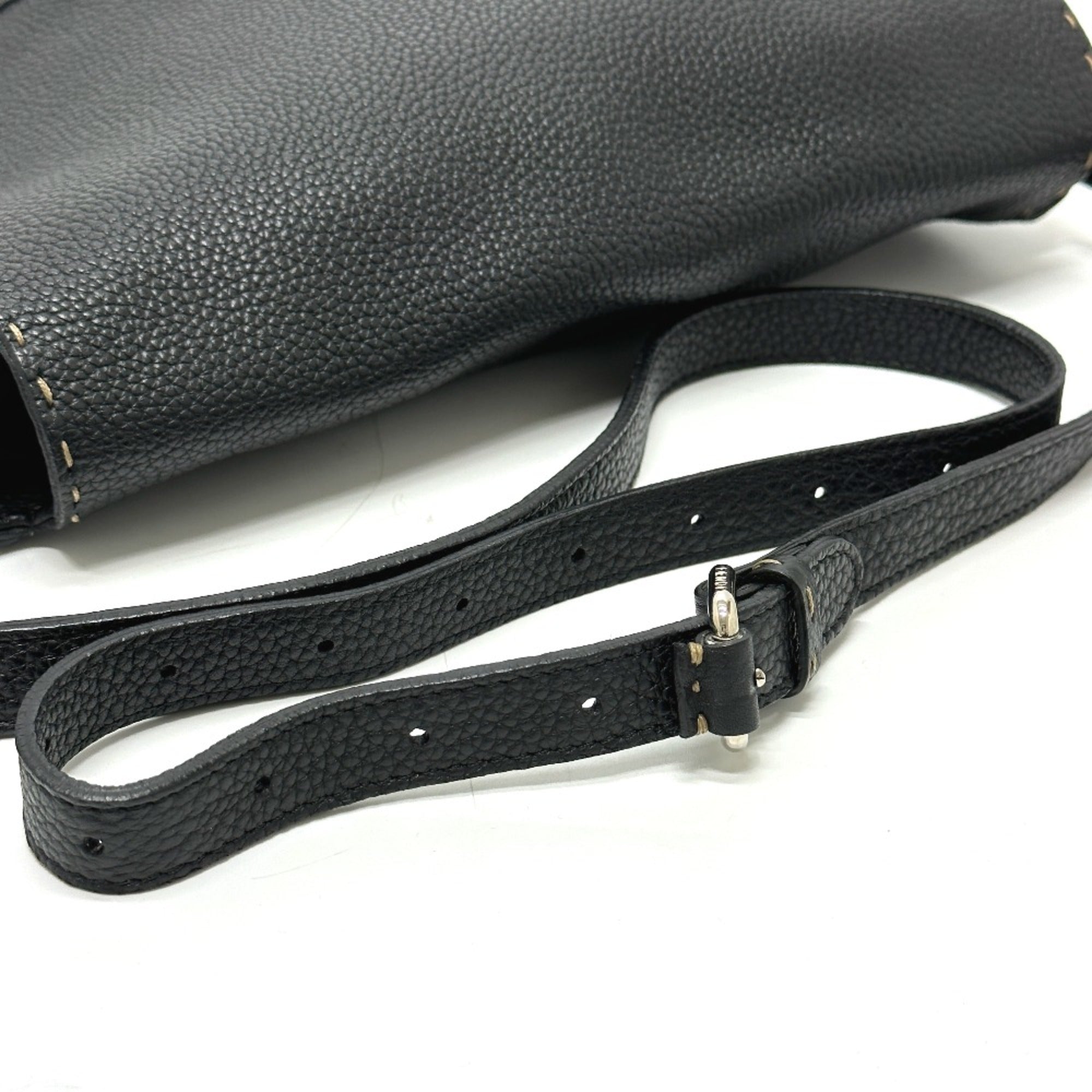 Fendi Black Leather Shoulder Bag (Pre-Owned)