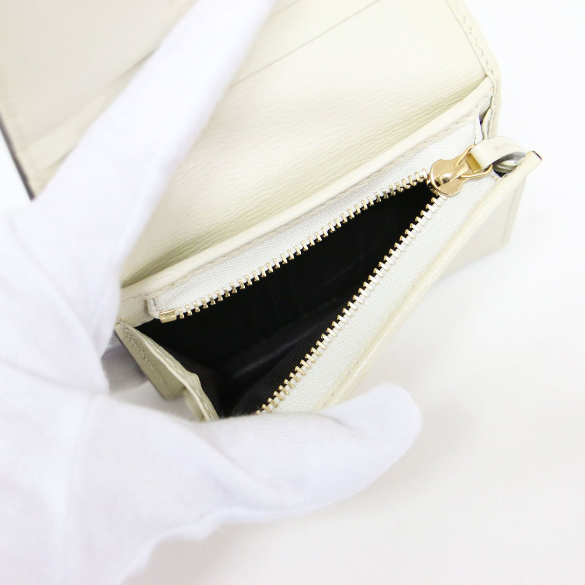 Gucci Ivory Leather Wallet (Bi-Fold) (Pre-Owned)