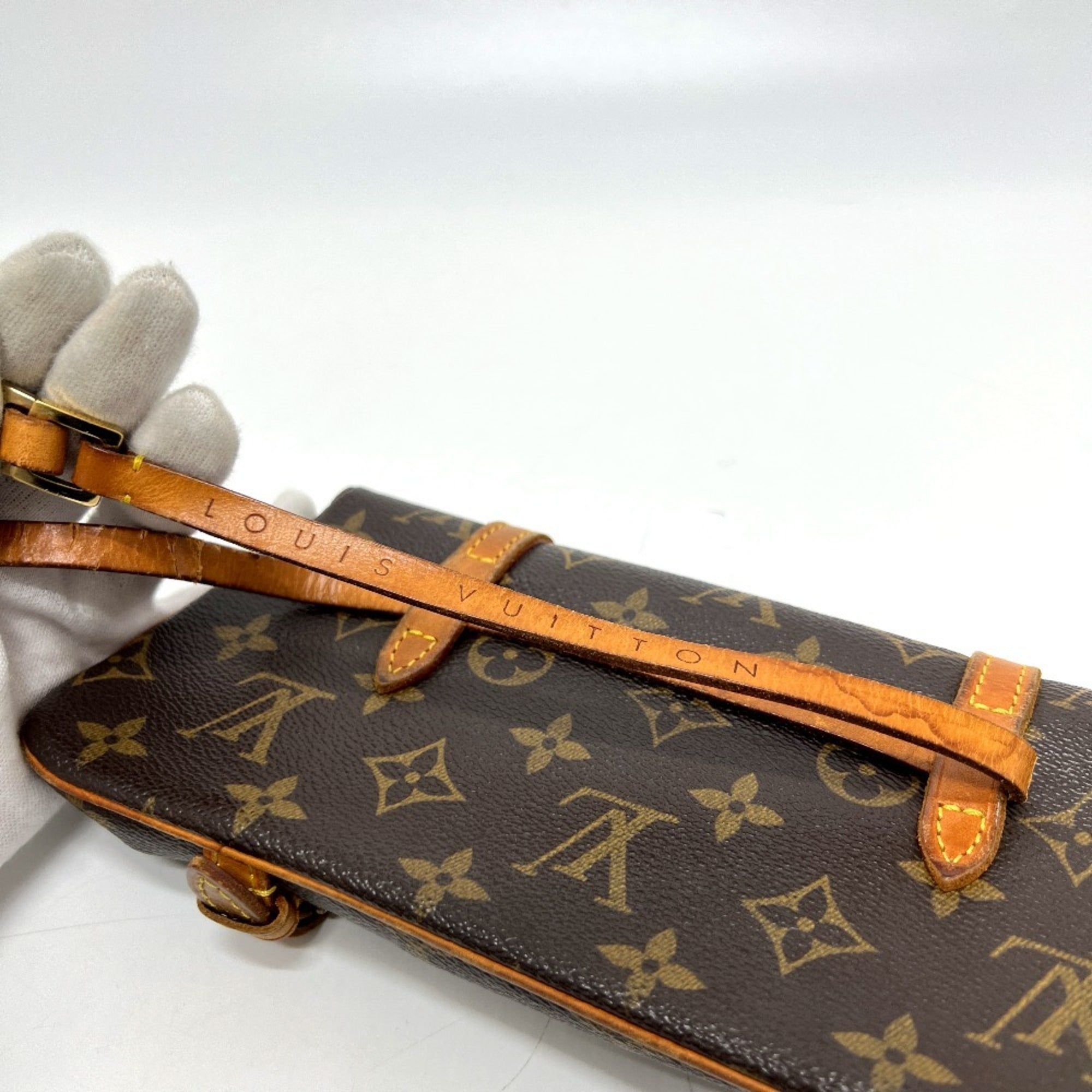 Louis Vuitton Brown Monogram Monogram Pochette Pouch Sling Bag (Pre-Owned)