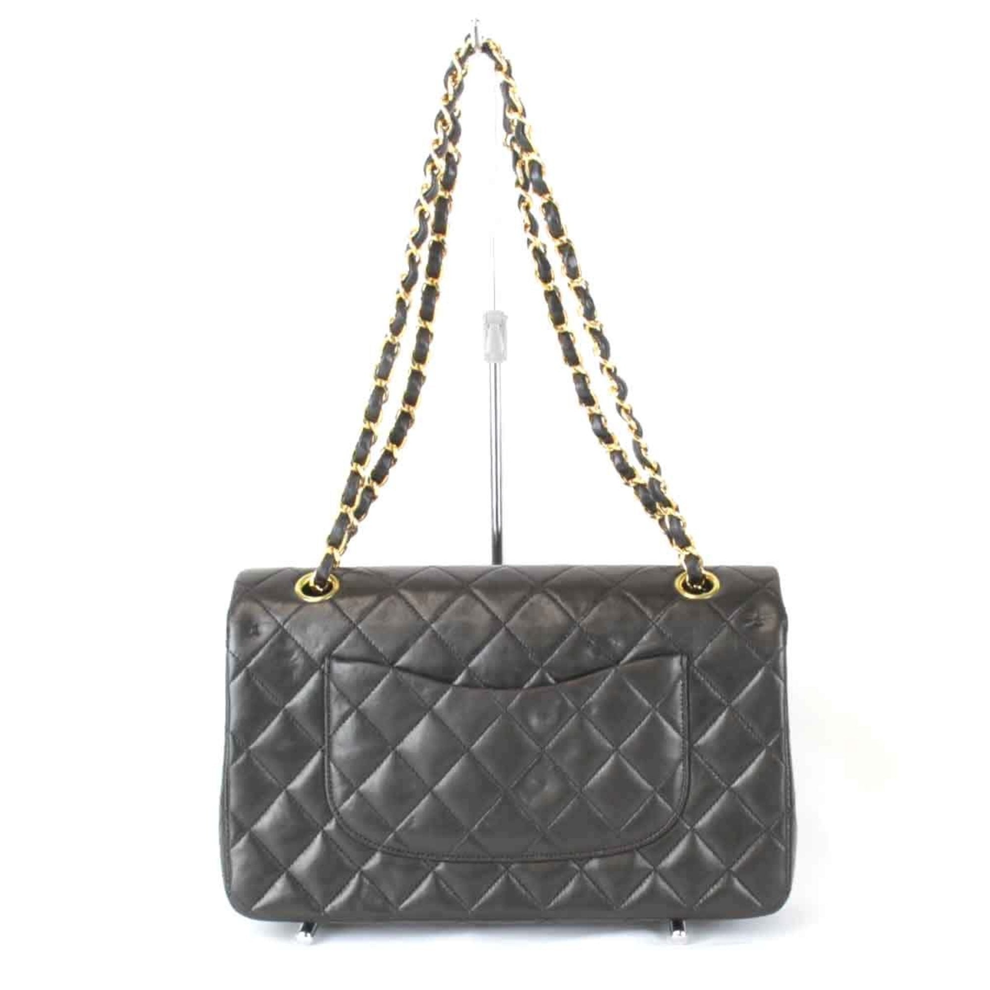 Chanel Black Leather Shoulder Bag (Pre-Owned)