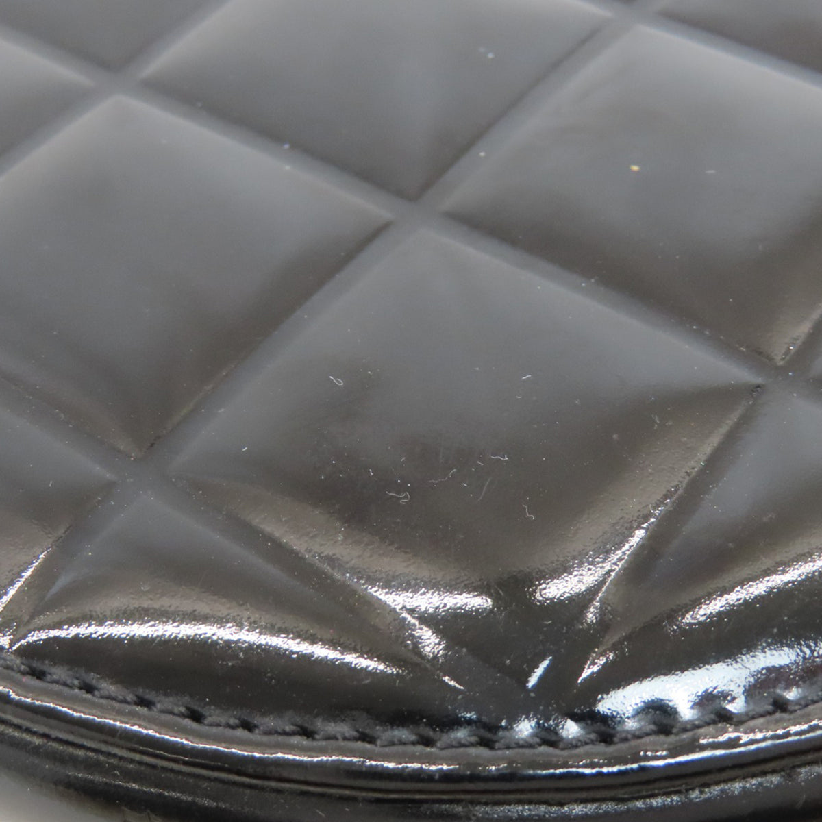 Chanel Black Leather Shoulder Bag (Pre-Owned)