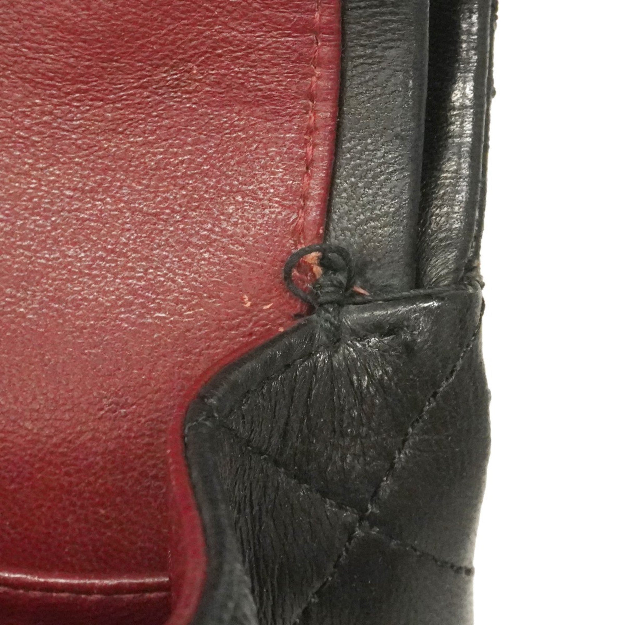 Chanel Black Leather Shoulder Bag (Pre-Owned)