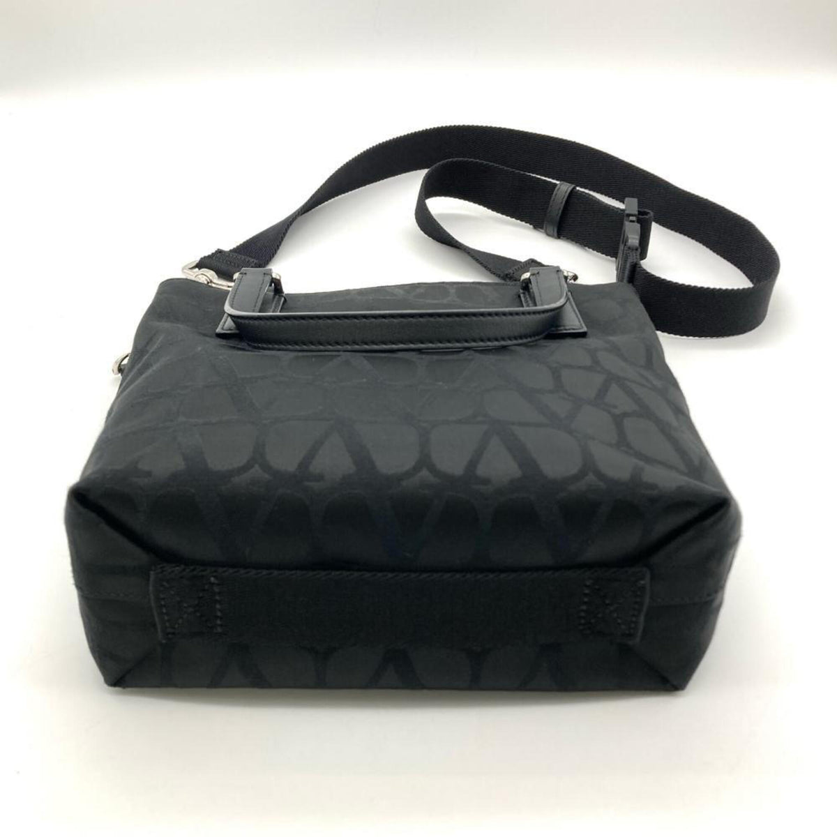 Valentino Black Leather Handbag Shoulder Bag Tote Bag (Pre-Owned)