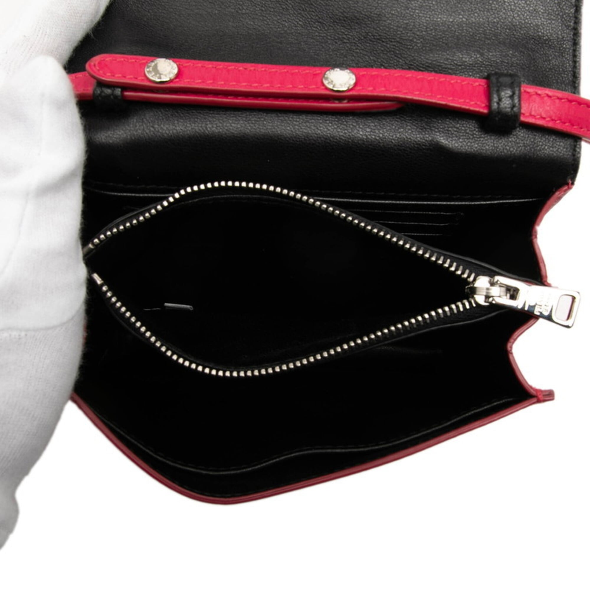 Prada Pink Leather Shoulder Bag (Pre-Owned)