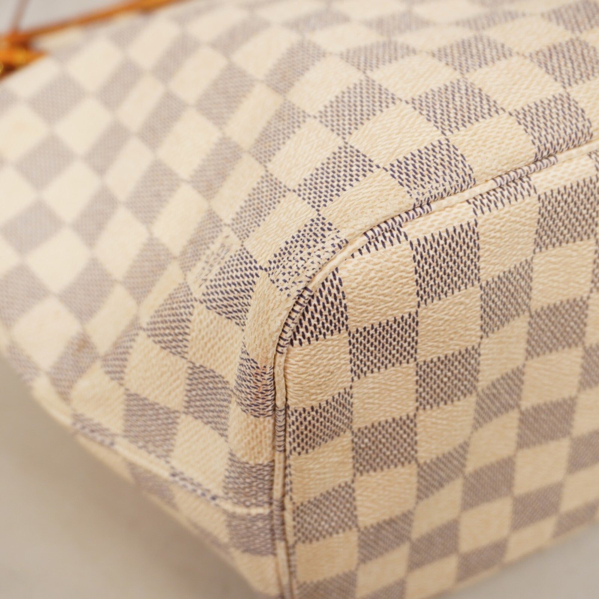 Louis Vuitton White Tote Bag (Pre-Owned)
