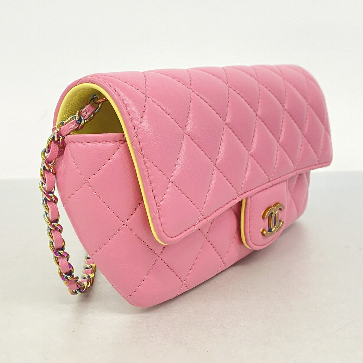Chanel Pink Leather Shoulder Bag (Pre-Owned)
