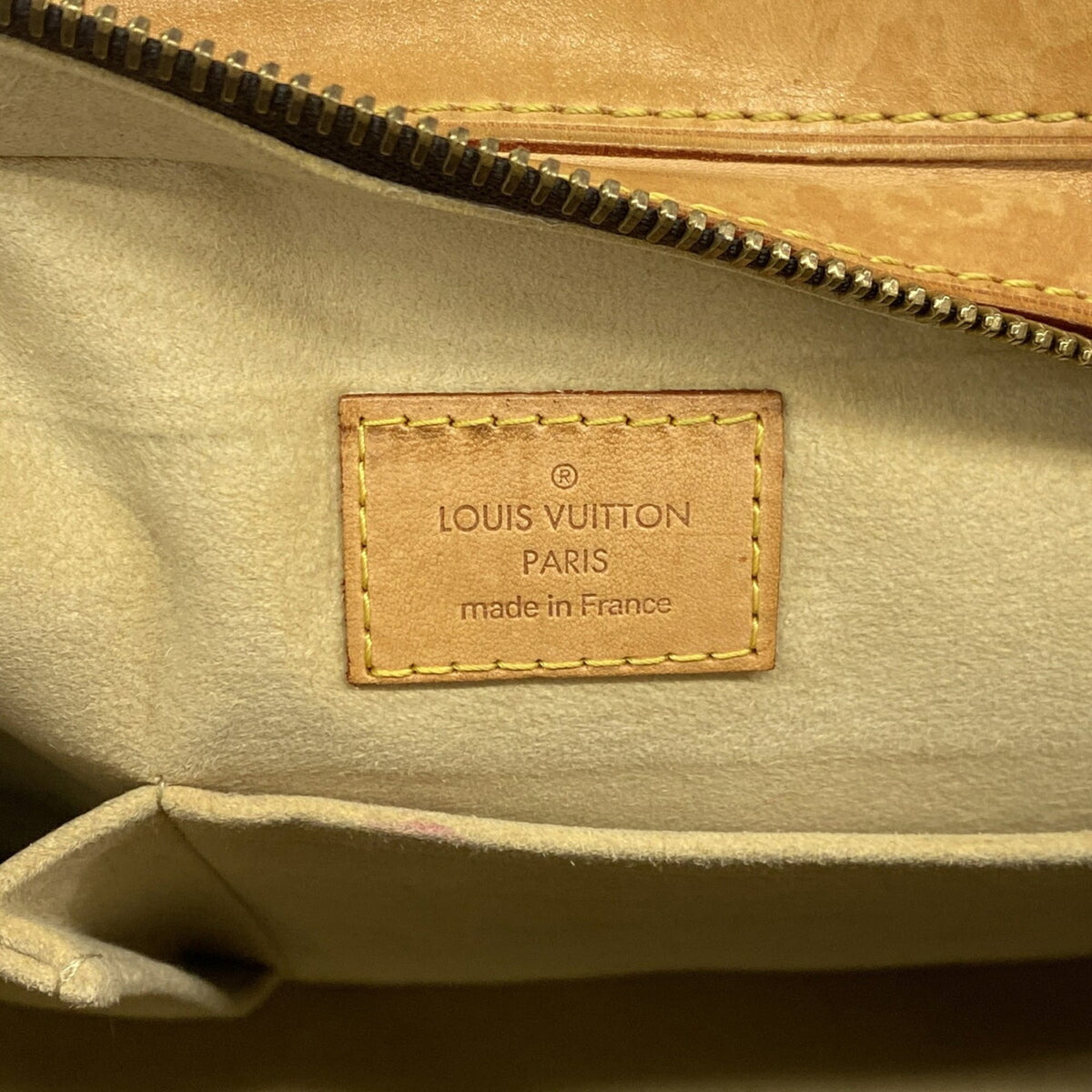Louis Vuitton Brown Shoulder Bag (Pre-Owned)