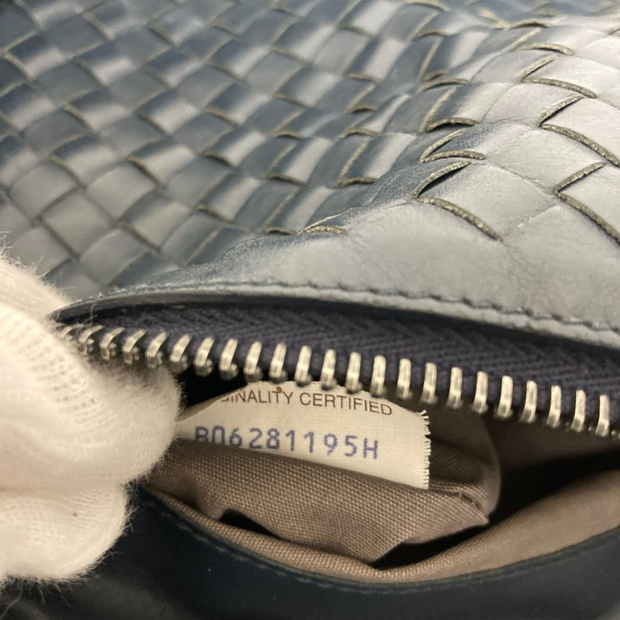 Bottega Veneta Navy Messenger Bag Shoulder Bag (Pre-Owned)