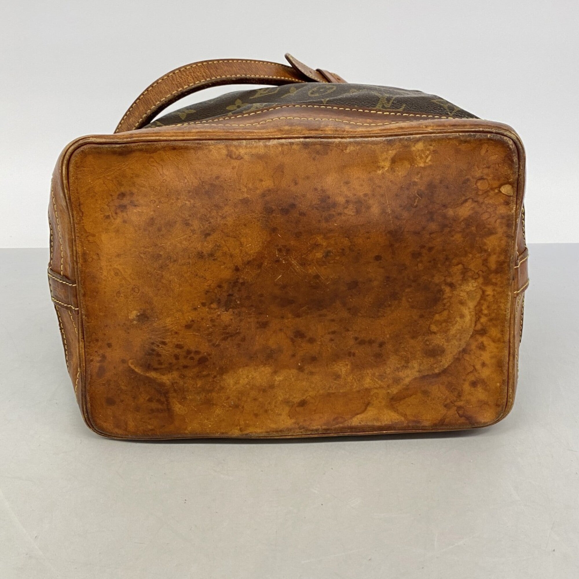 Louis Vuitton Brown Shoulder Bag (Pre-Owned)