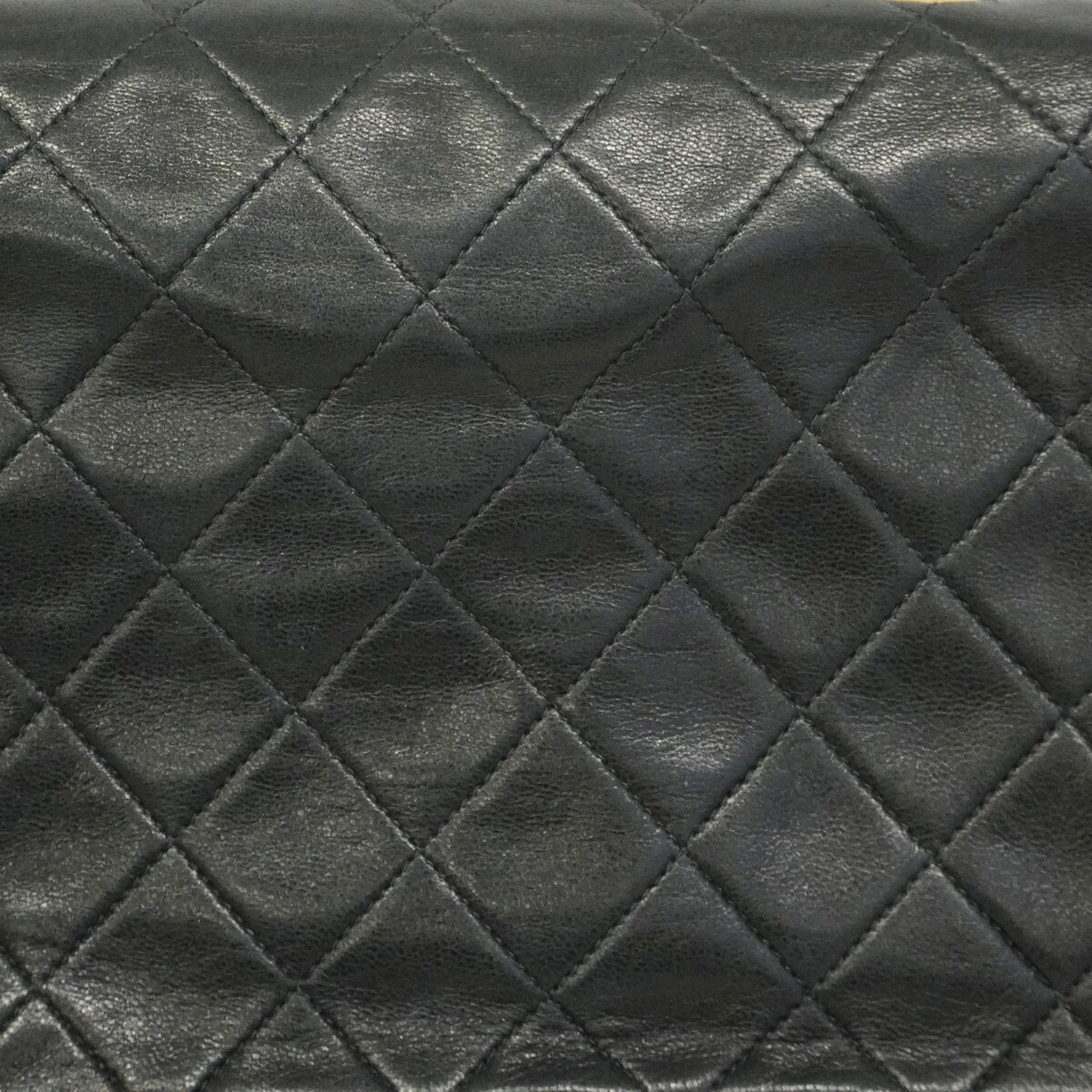 Chanel Black Leather Shoulder Bag (Pre-Owned)