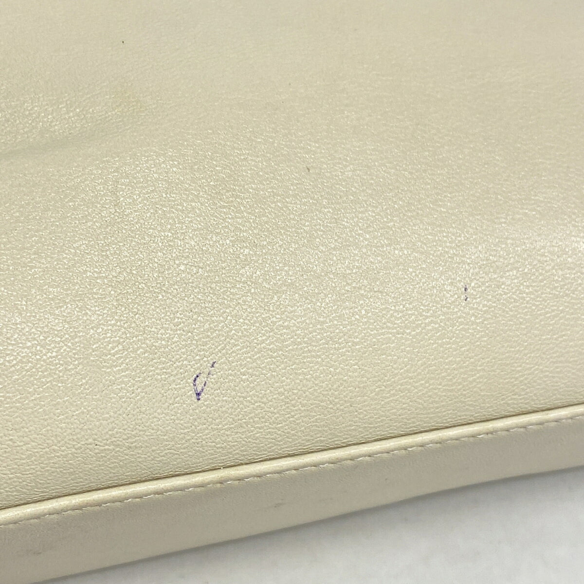 Gucci Ivory Leather Handbag (Pre-Owned)