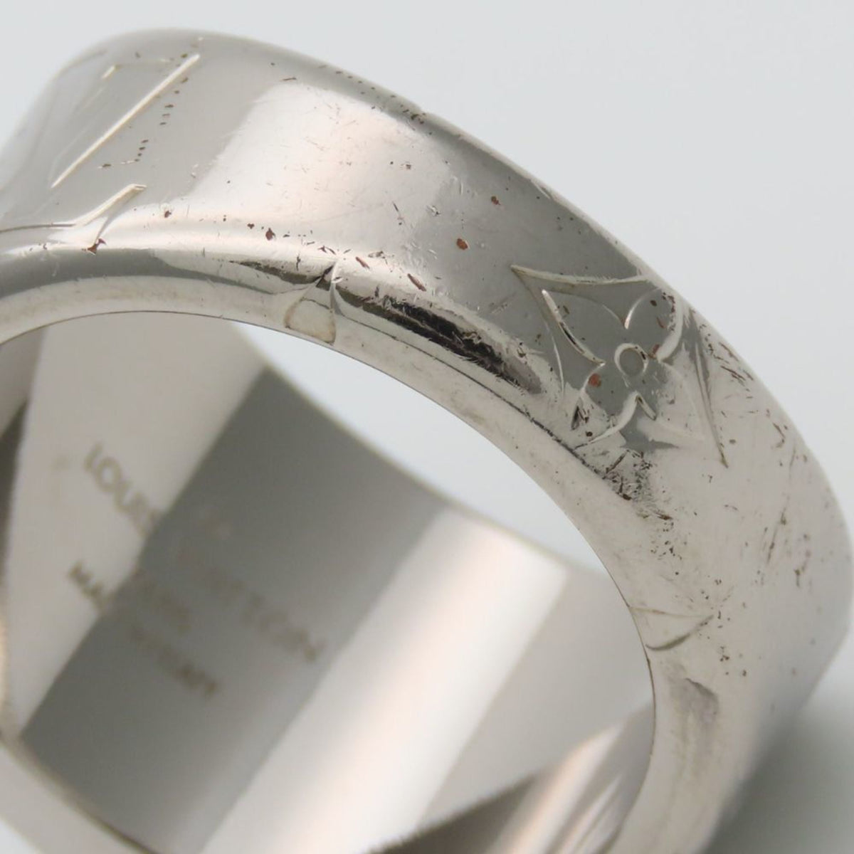 Louis Vuitton Silver Metal Band Ring (Pre-Owned)