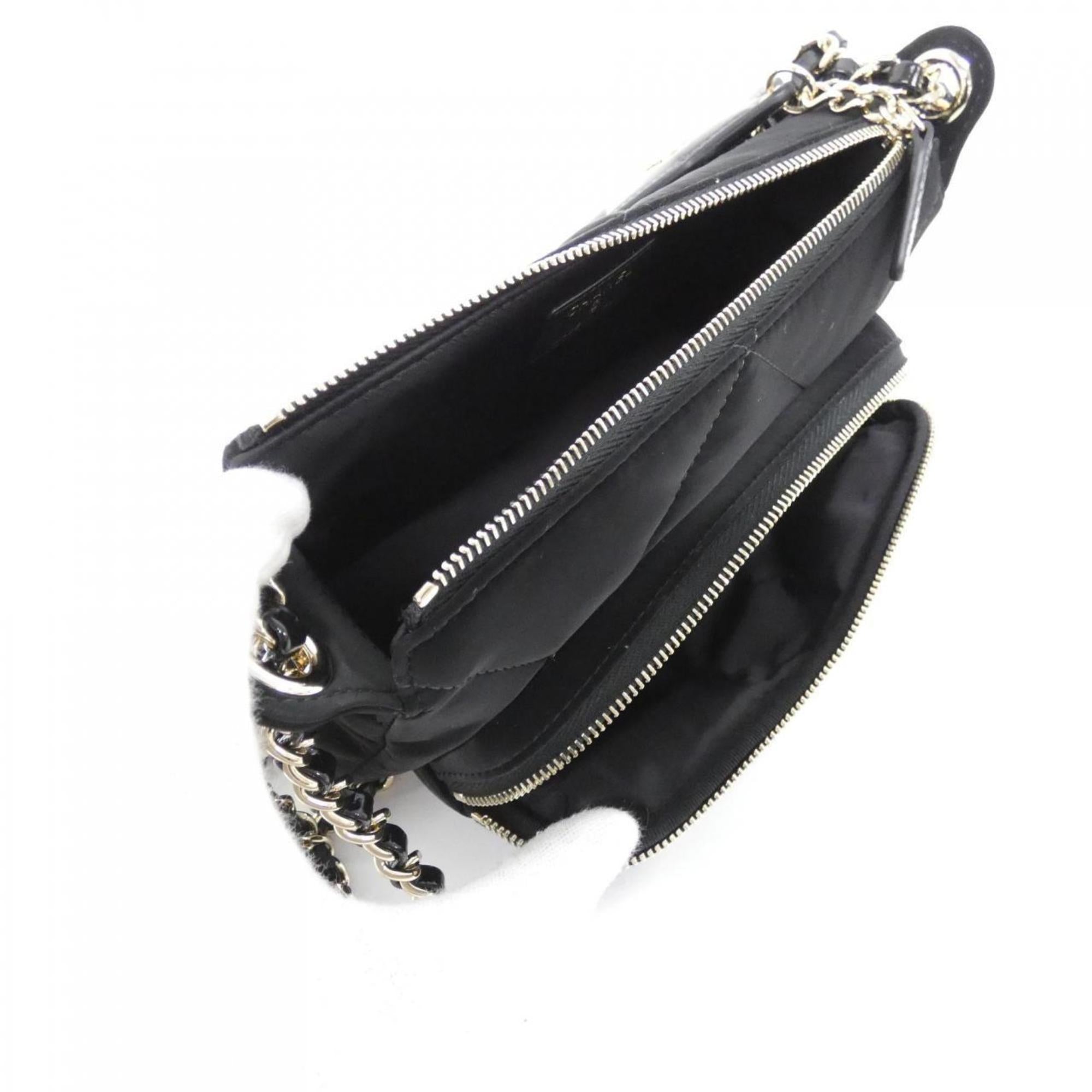 Chanel Black Nylon Shoulder Bag (Pre-Owned)