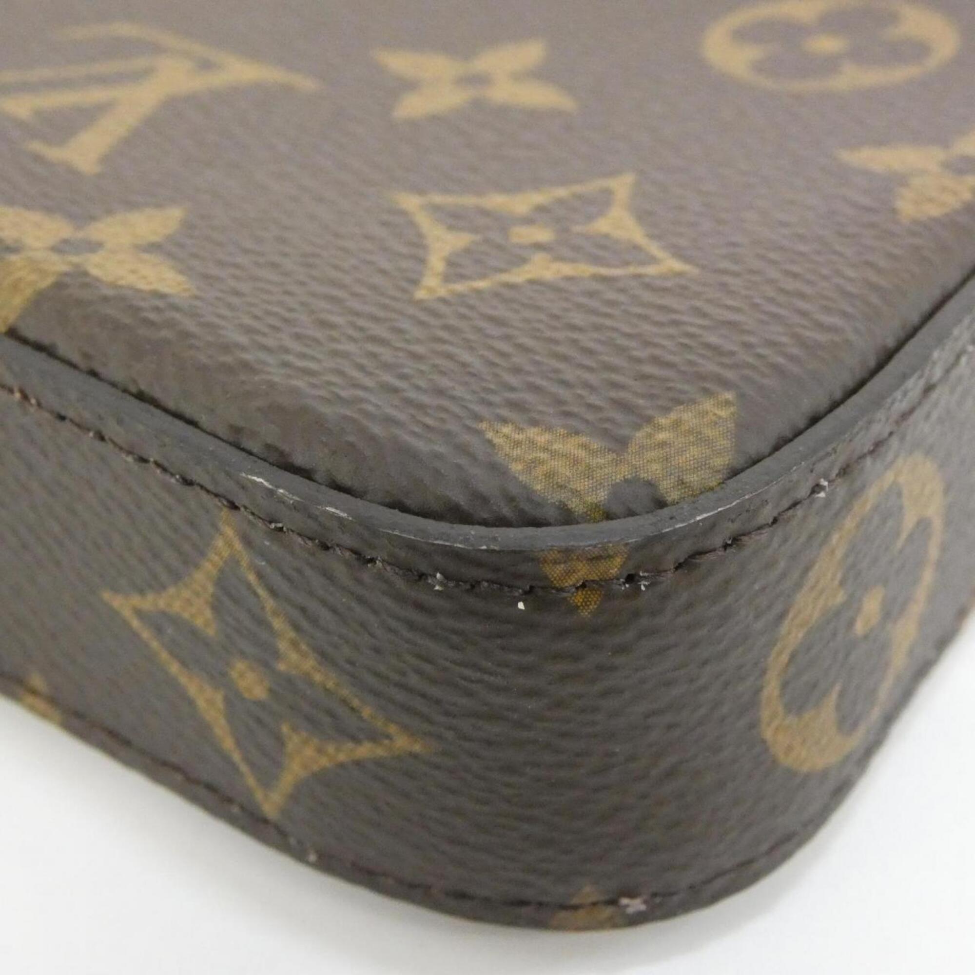 Louis Vuitton Marron Coated Canvas Shoulder Bag (Pre-Owned)
