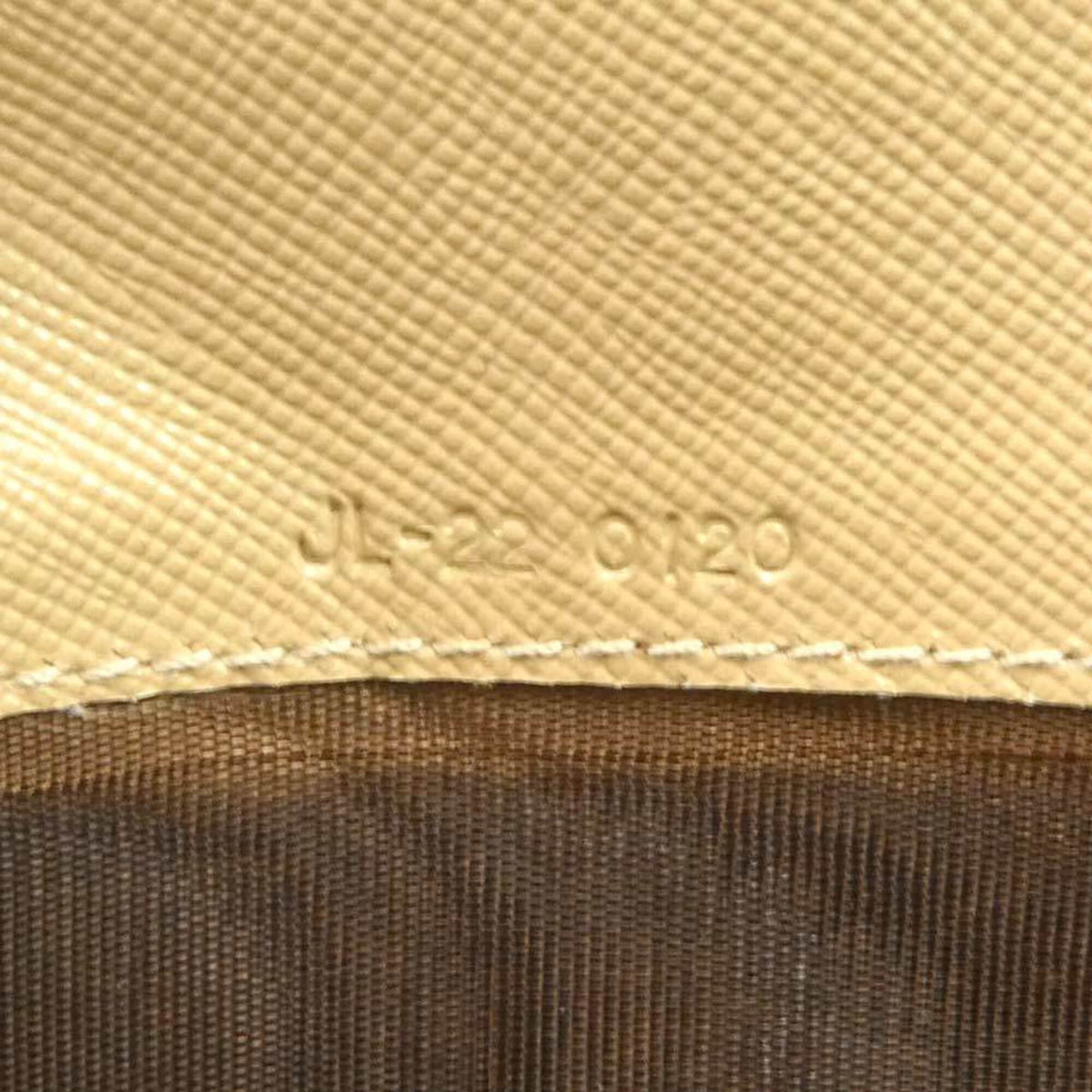 Salvatore Ferragamo Beige Leather Long Wallet (Bi-Fold) (Pre-Owned)