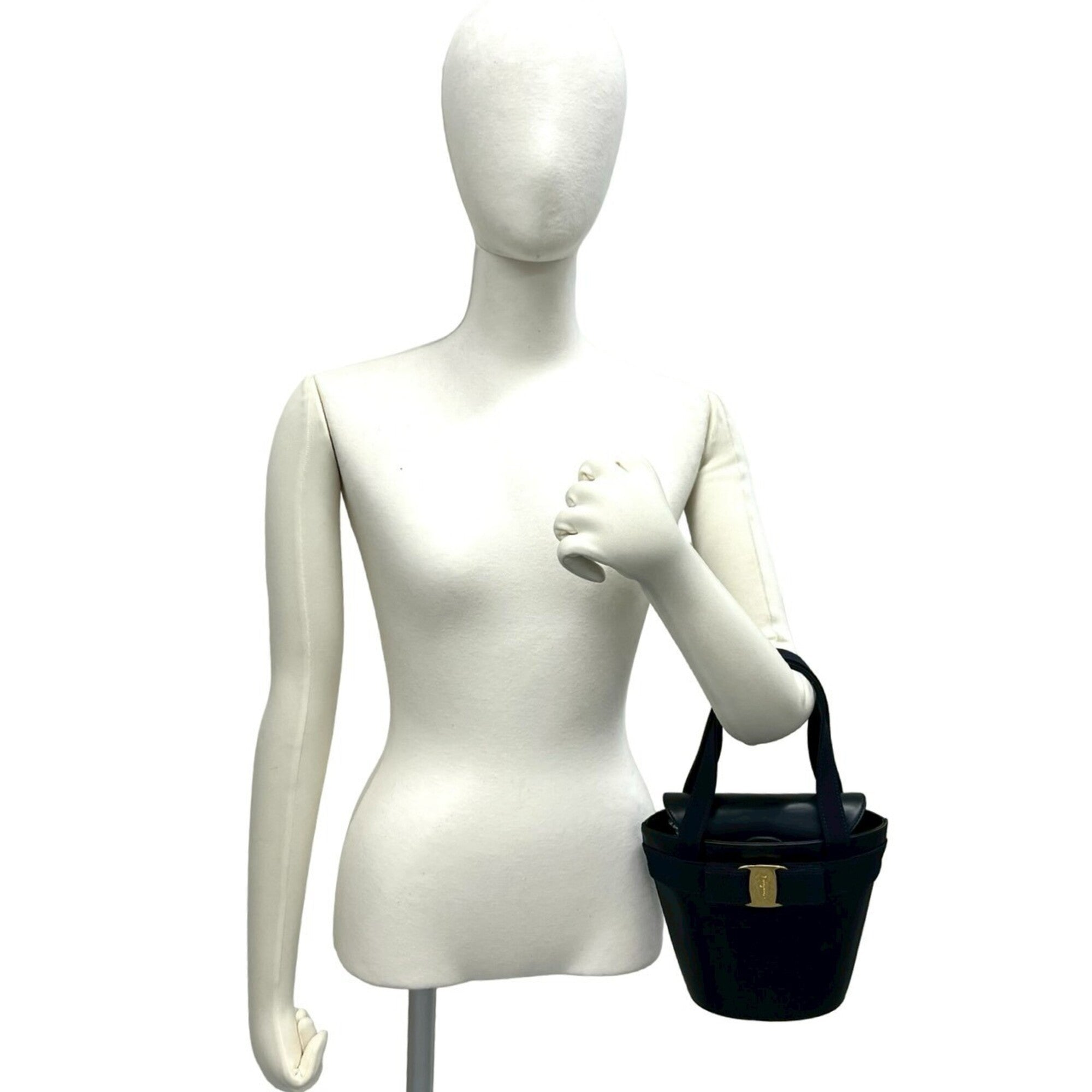 Salvatore Ferragamo Navy Leather Handbag (Pre-Owned)