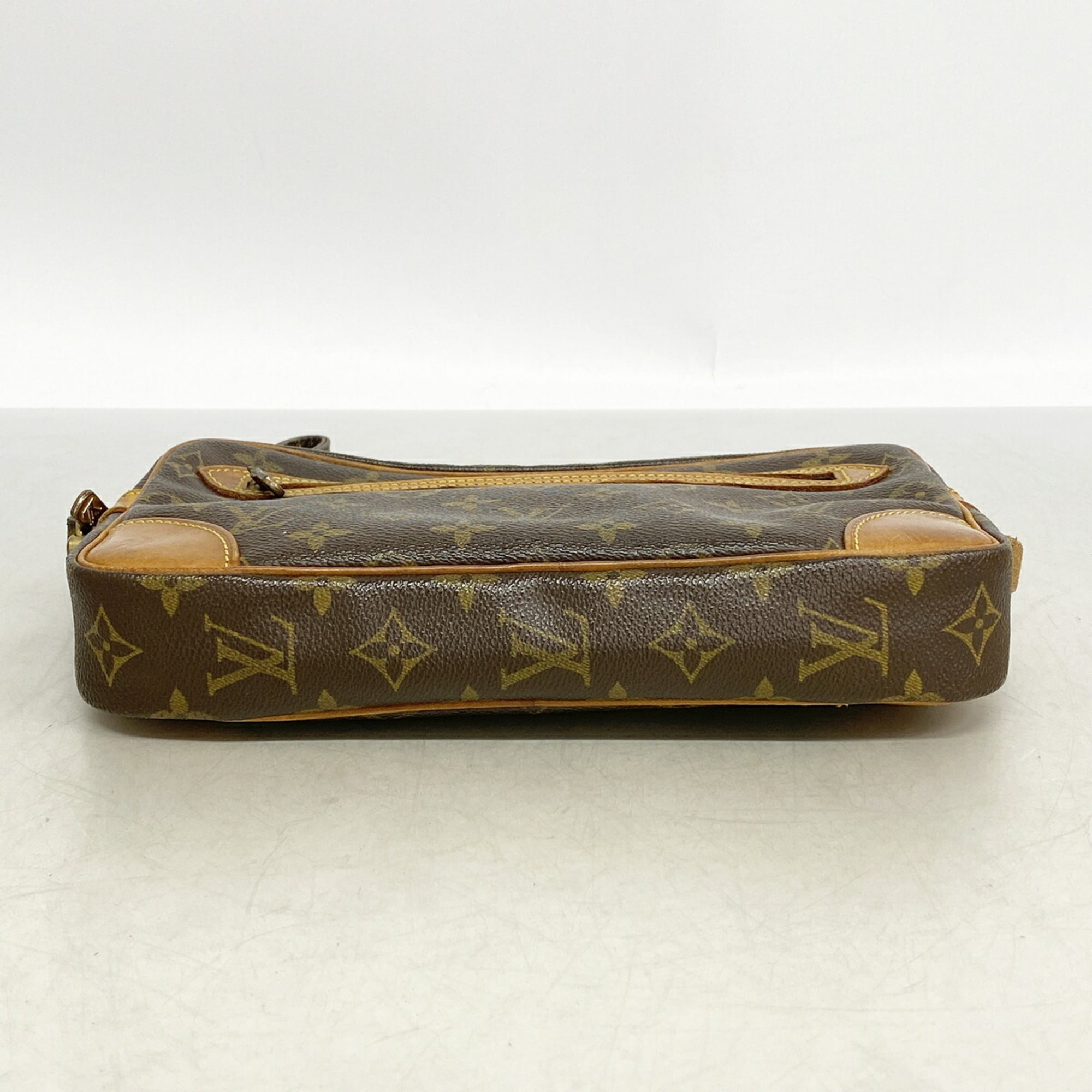 Louis Vuitton Brown Clutch Bag (Pre-Owned)