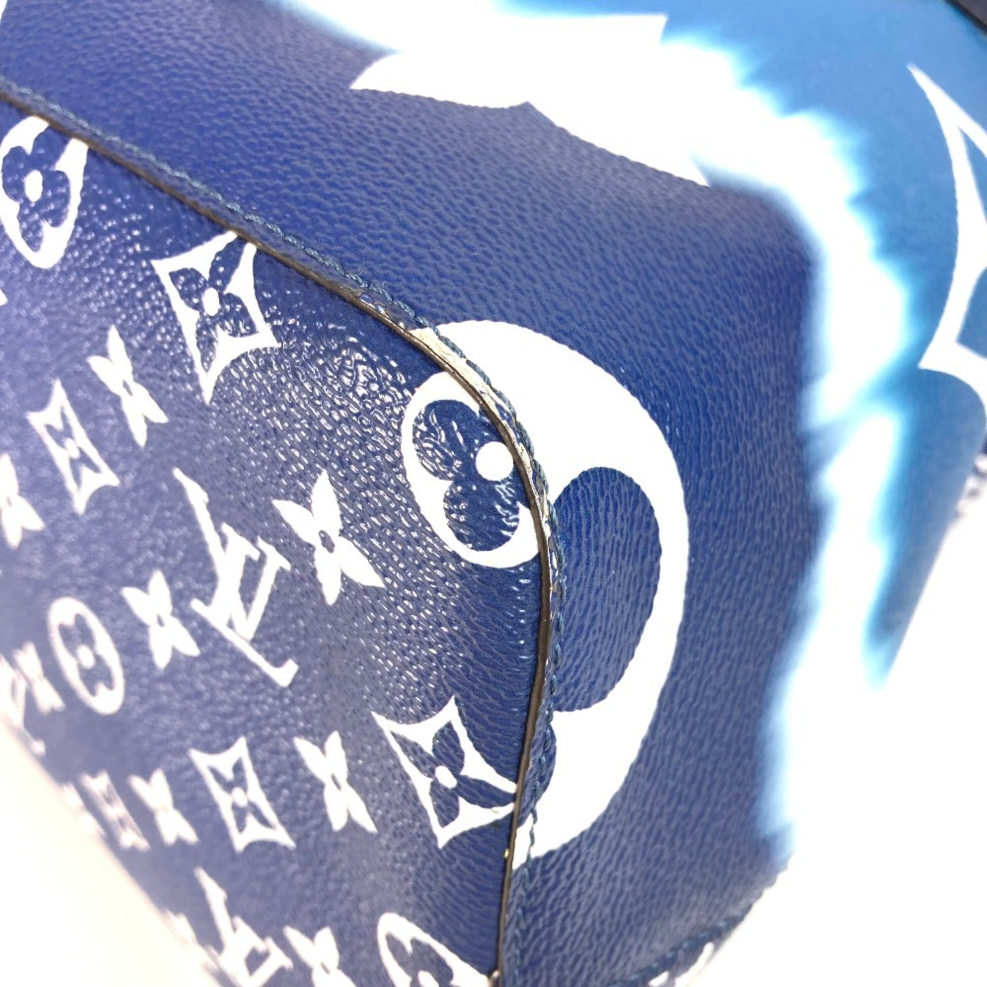 Louis Vuitton Blue White Leather Shoulder Bag (Pre-Owned)
