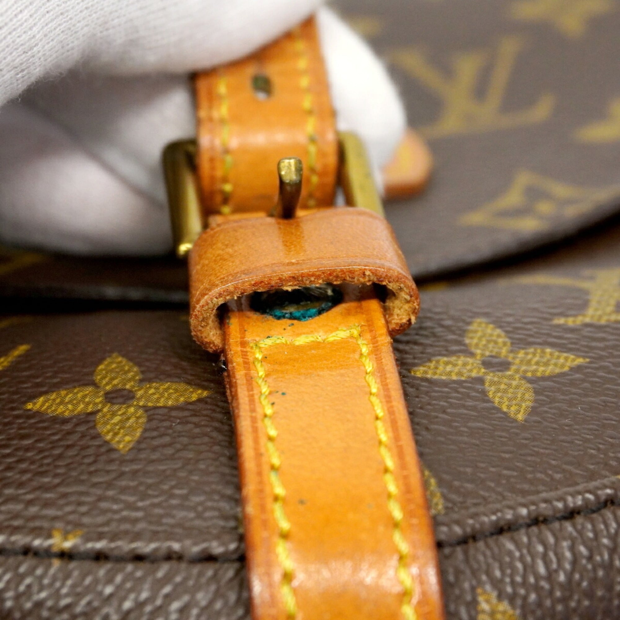 Louis Vuitton Brown Shoulder Bag (Pre-Owned)