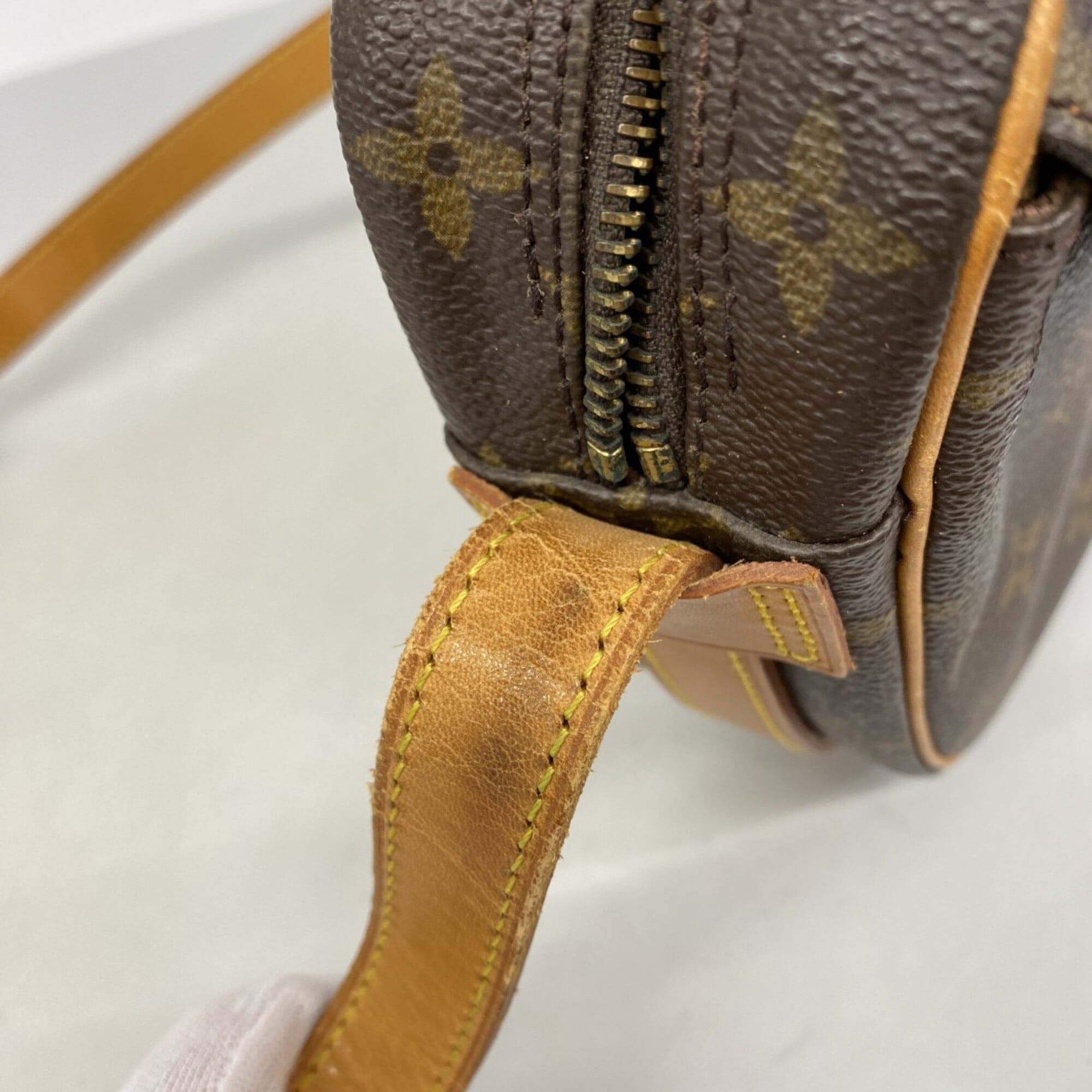 Louis Vuitton Brown Shoulder Bag (Pre-Owned)